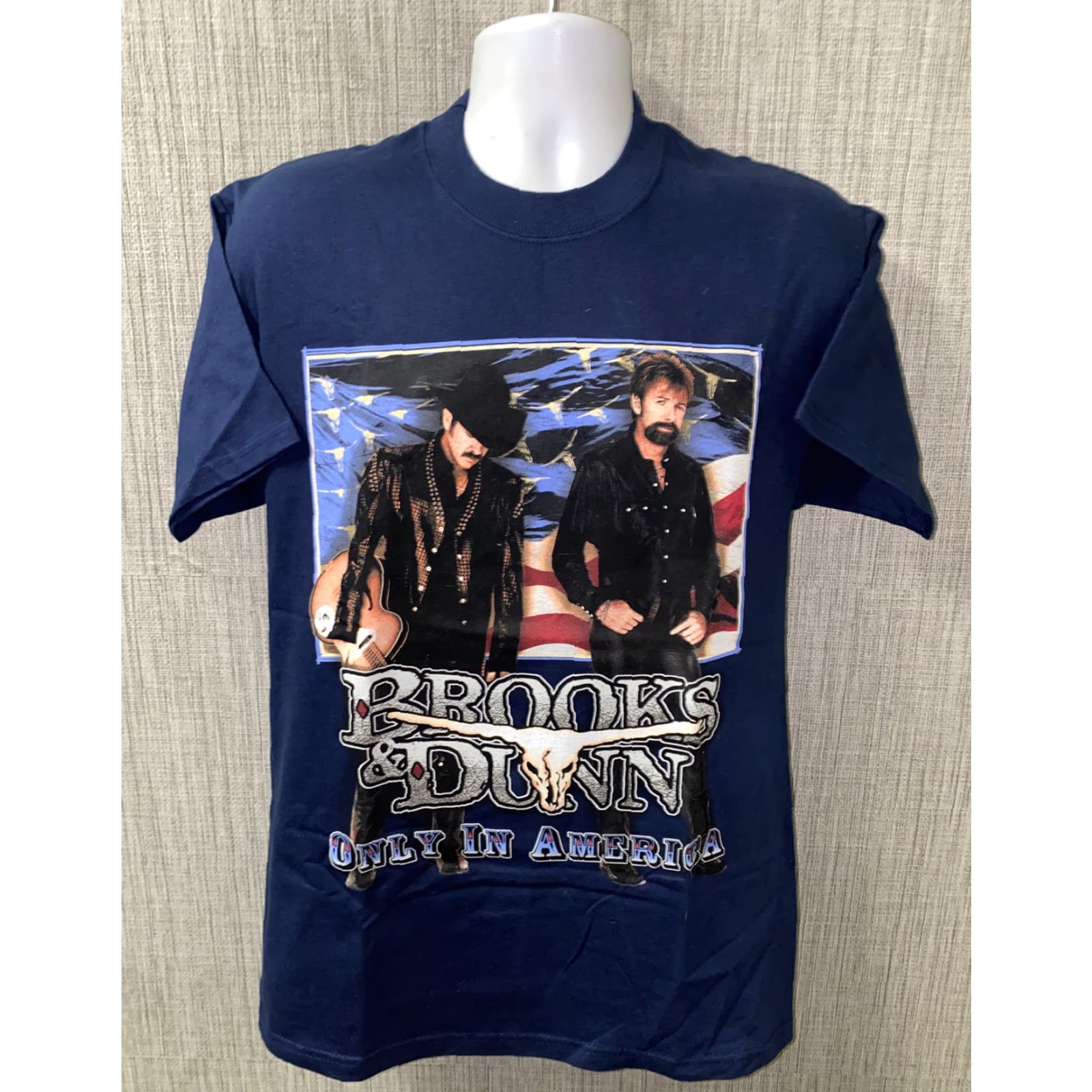 Hanes VINTAGE Hanes Beefy-T T-Shirt Brooks And Dunn Graphic Blue M Mens Short Sleeve Cotton Regular Size M Size US M / EU 48-50 / 2 - 2 Thumbnail