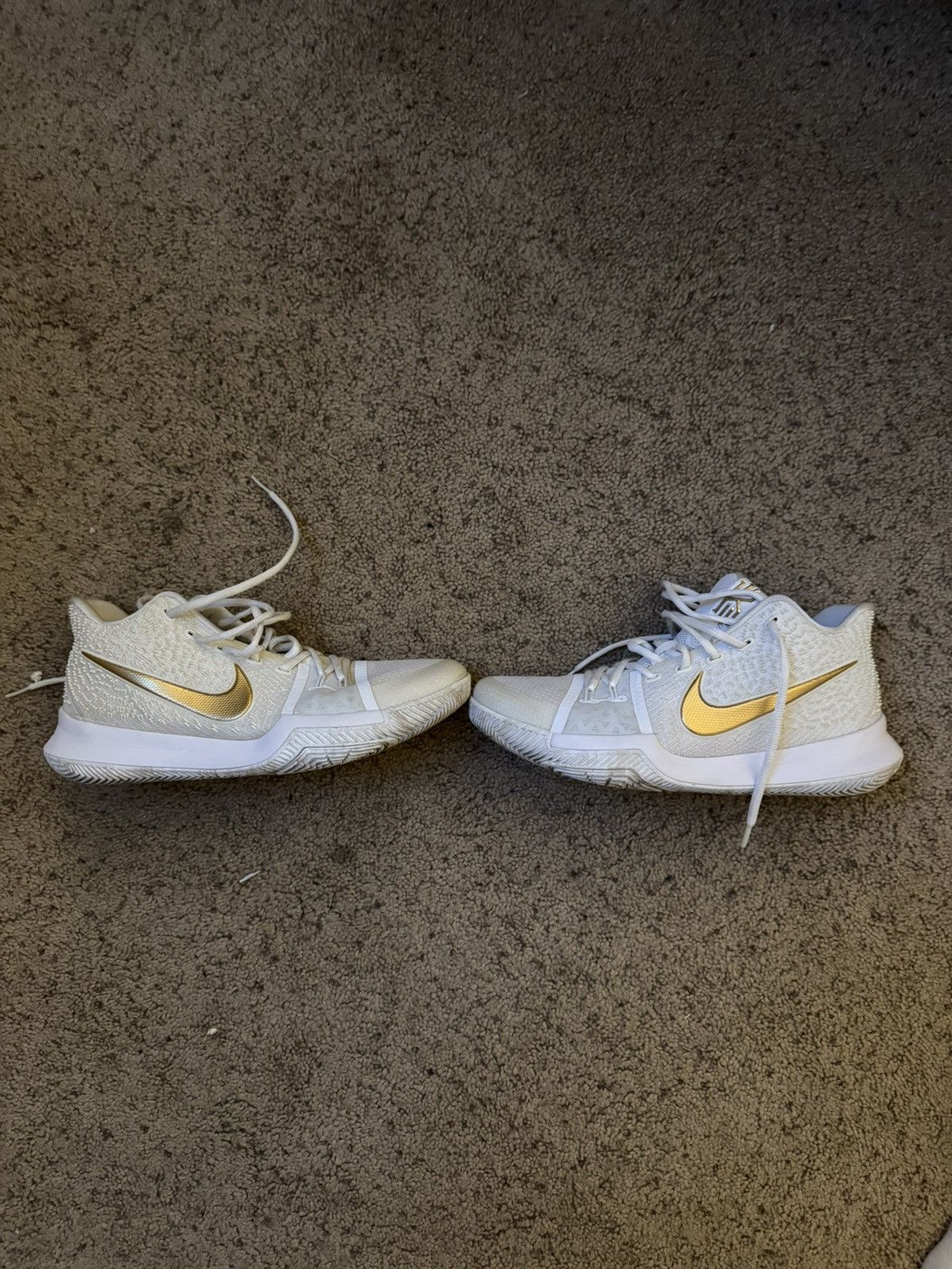 Nike KYRIE Finals white and gold