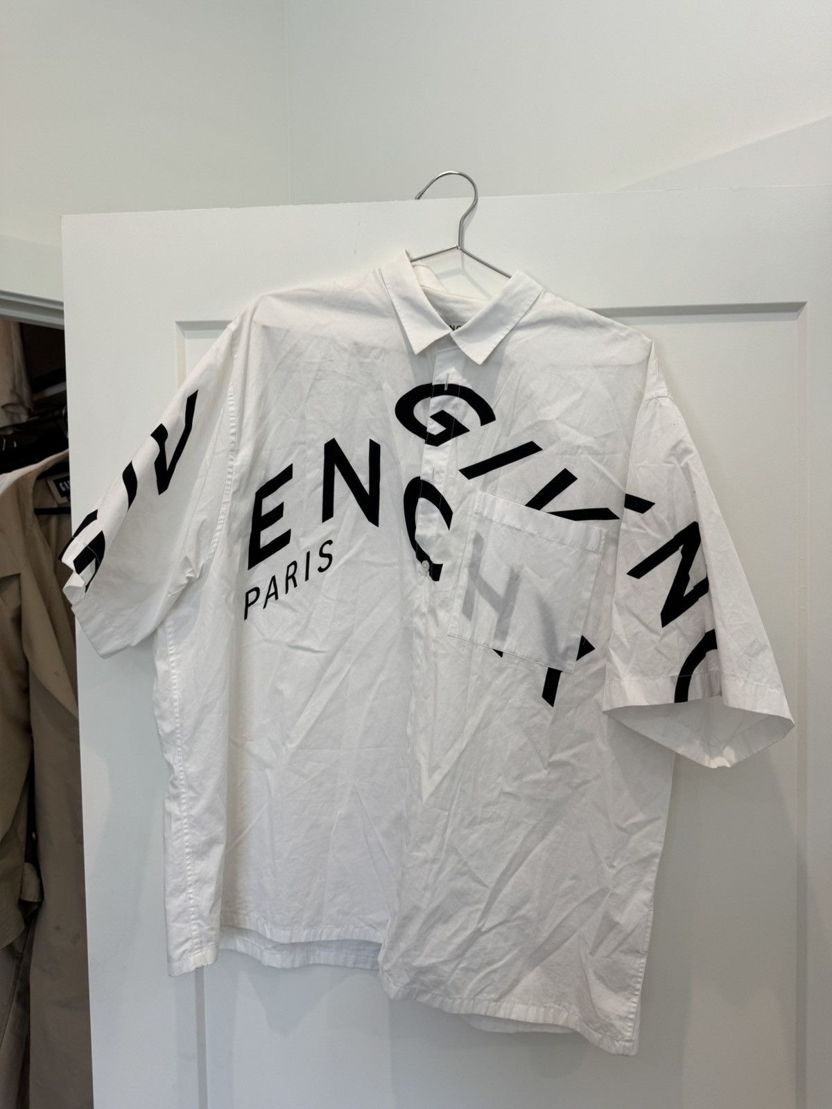 Givenchy Givenchy logo short sleeve button up Size US XS / EU 42 / 0 - 1 Thumbnail