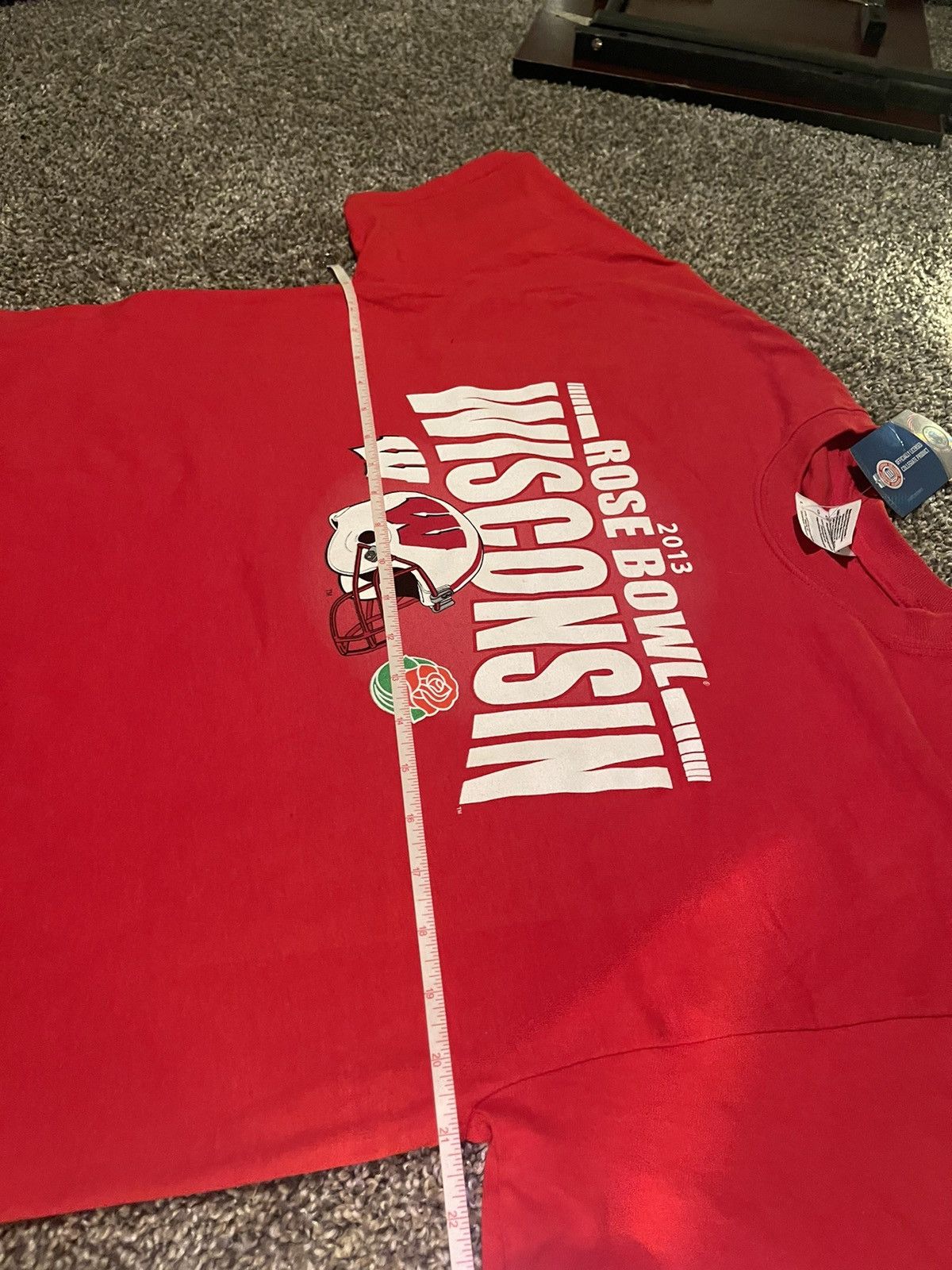 Gildan New Deadstock 2013 Wisconsin Badgers Rose Bowl NFL T-Shirt L Size US L / EU 52-54 / 3 - 5 Thumbnail