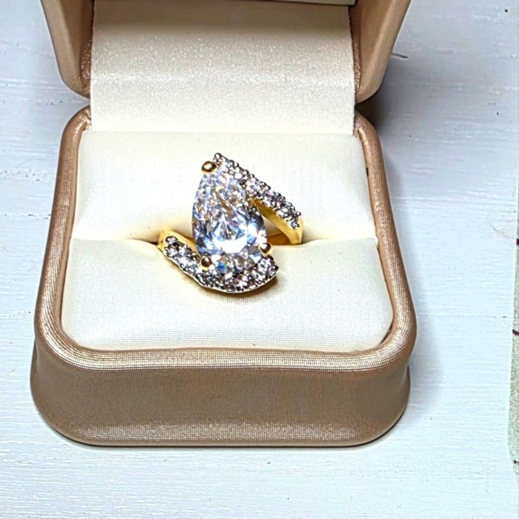 The Unbranded Brand Goldtone Silver and Cubic Zirconia Ring Size ONE SIZE - 1 Thumbnail