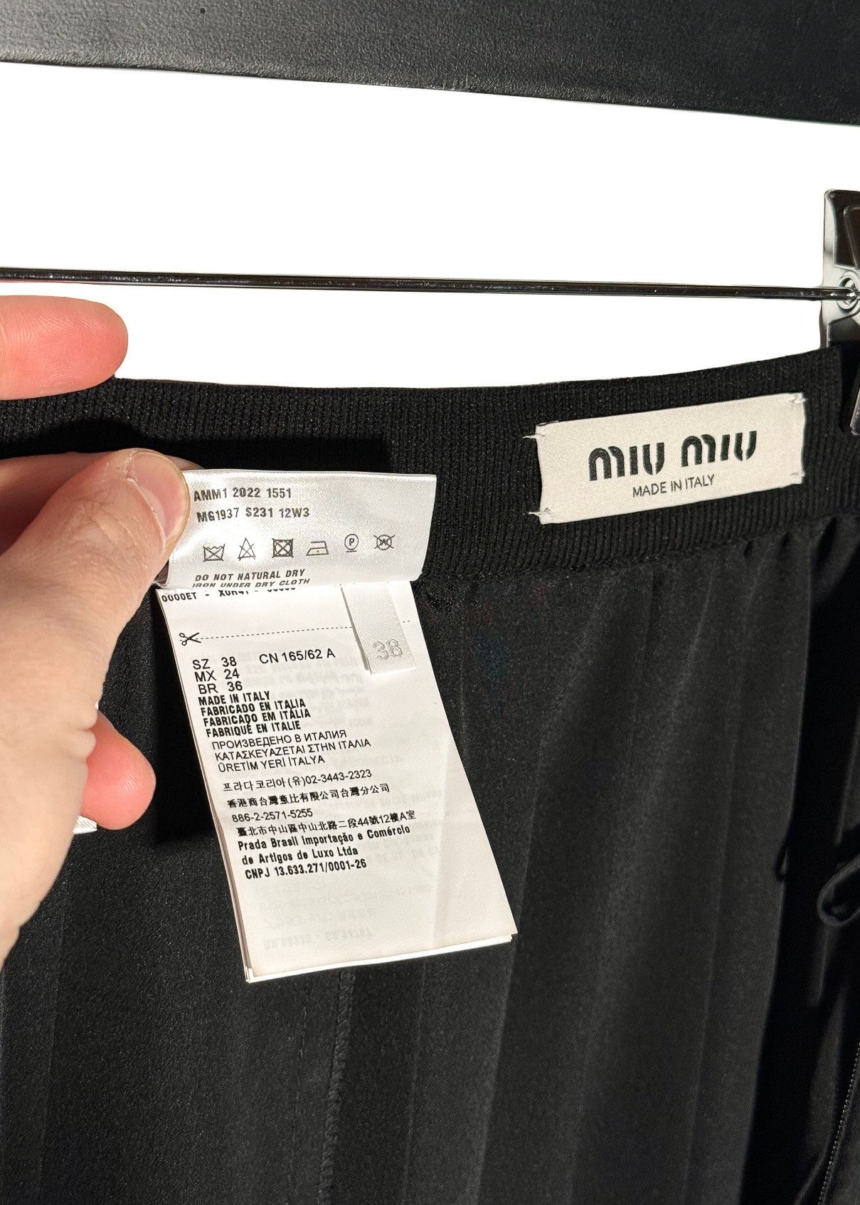 Miu Miu Miu Miu 2022 Black Pleated Elastic Logo Long Skirt Size 26" / US 2 / IT 38 - 7 Thumbnail