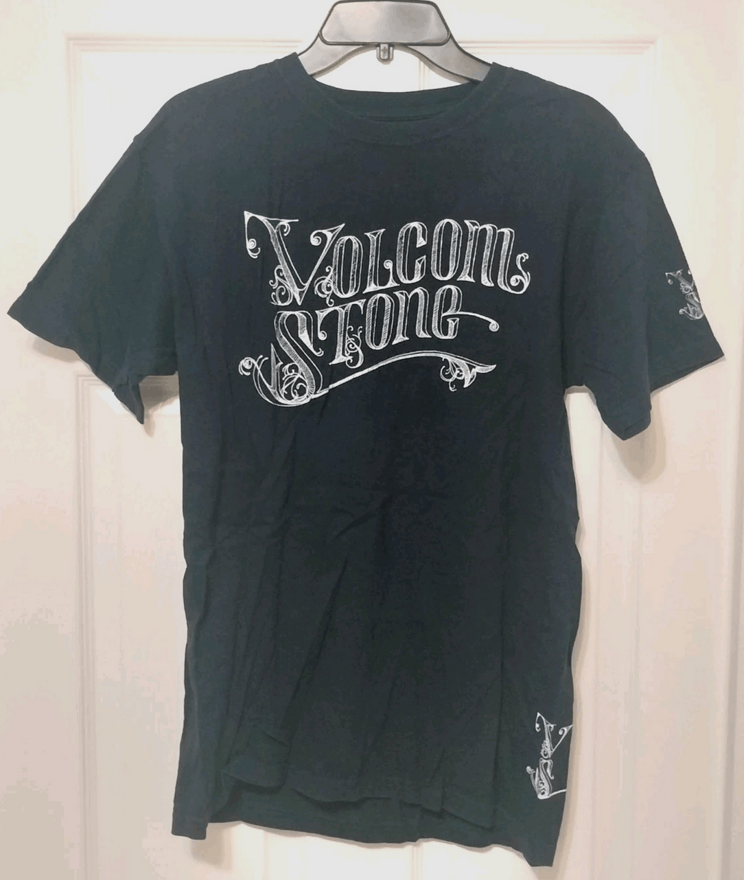 Volcom Vintage Volcom Y2K Skateboard Surf T shirt L fits like M Size US L / EU 52-54 / 3 - 1 Thumbnail