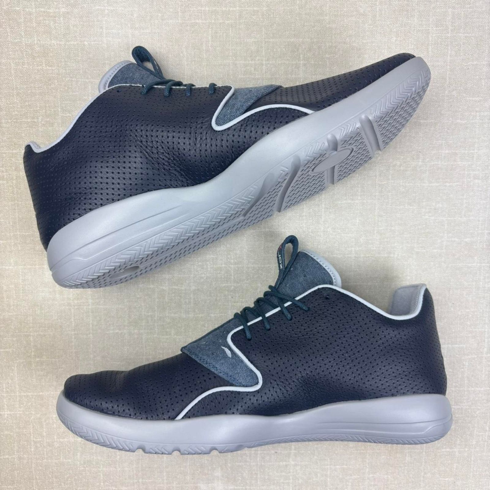 Jordan Brand 🗿 2015 Jordan Eclipse Leather “Dark Obsidian” 10.5M Size US 10.5 / EU 43-44 - 4 Thumbnail