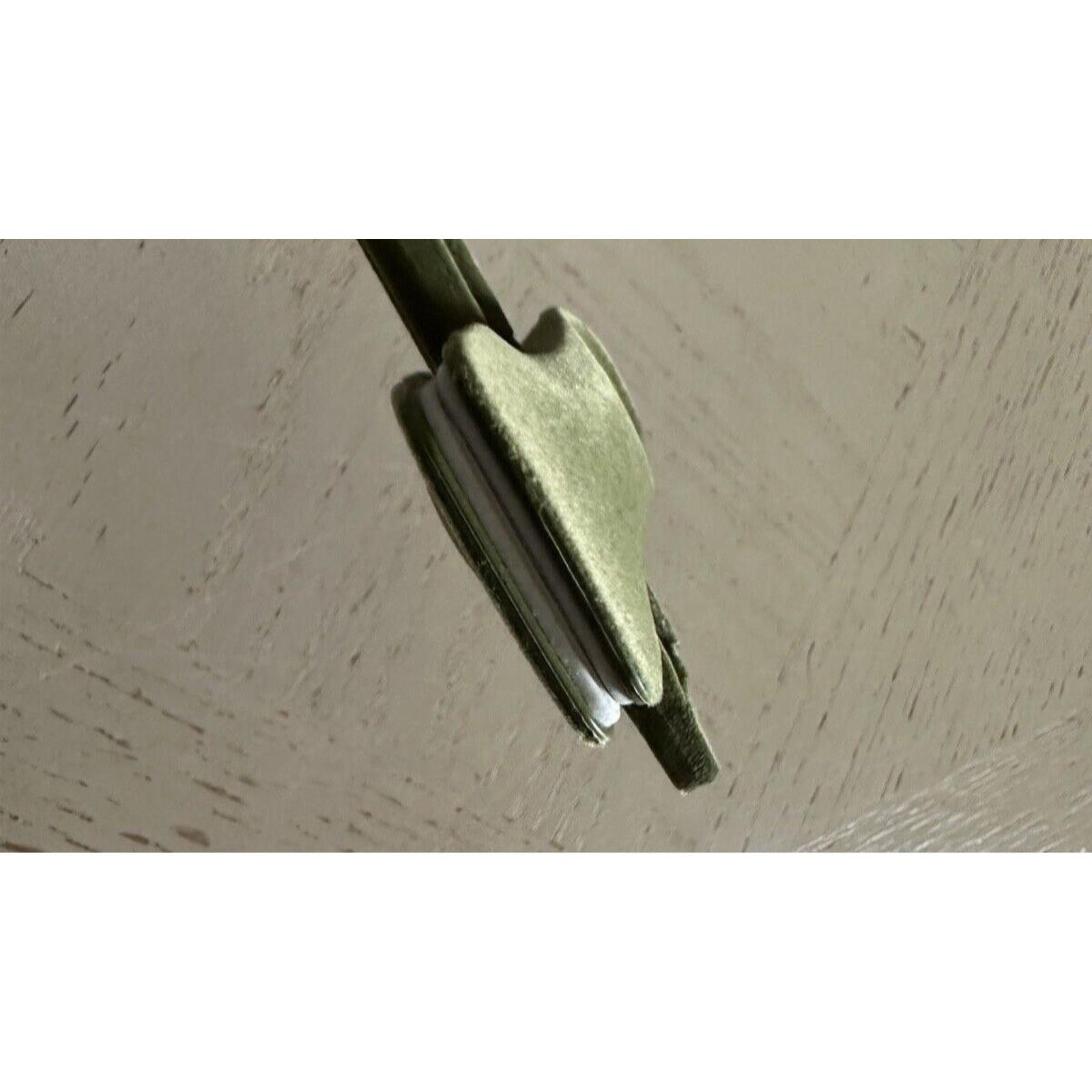 Gucci Gucci Non-slip Velvet Green Pants Hanger 14.2” Size ONE SIZE - 4 Thumbnail