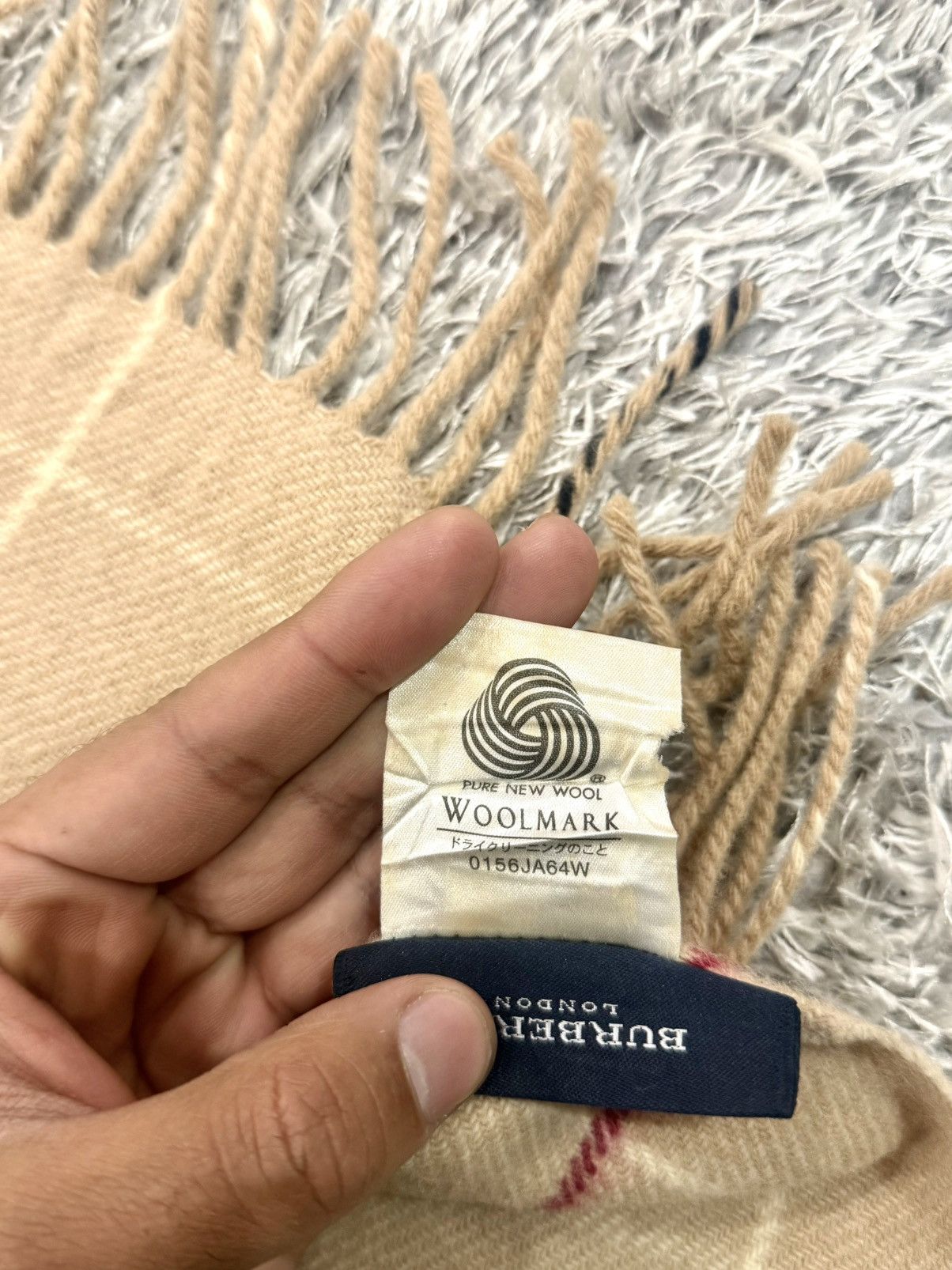 Burberry BURBERRY LONDON EMBROIDERED LOGO WOOL MUFFLER Size ONE SIZE - 5 Thumbnail