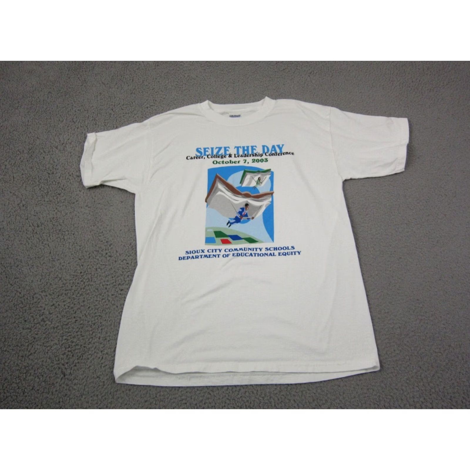 Gildan Vintage Gildan Shirt Mens Large White Books Reading Sioux City 2A 70s 80s 90s City Classic Mens T-Shirt Size US L / EU 52-54 / 3 - 2 Thumbnail