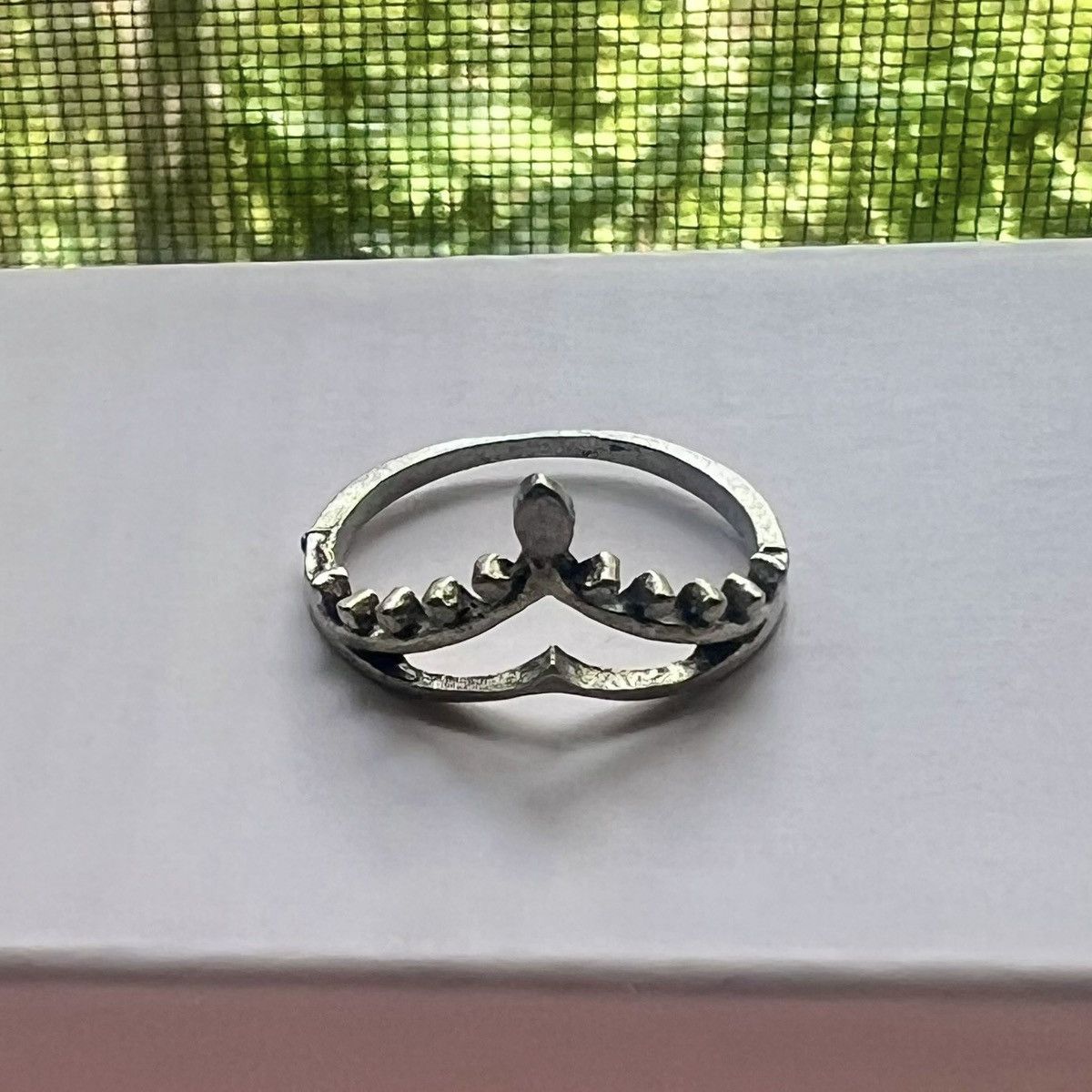 Vintage New Boho Antique Silver Double Crown Chevron Stackable Ring Size ONE SIZE - 2 Thumbnail