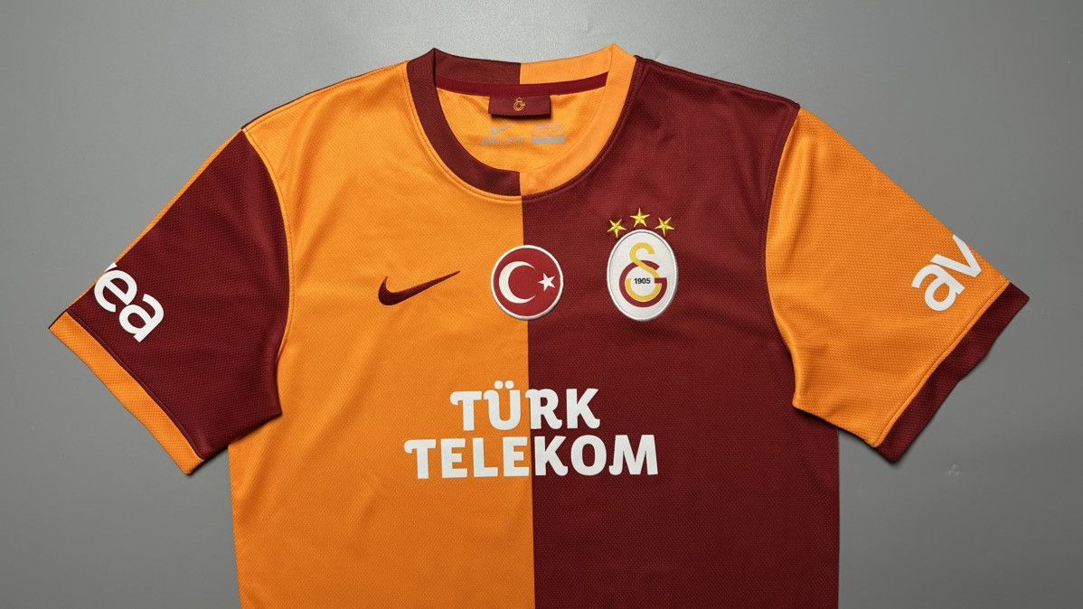 Nike GALATASARAY NIKE 2013/2014 FOOTBALL HOME JERSEY #11 DROGBA Size US M / EU 48-50 / 2 - 3 Thumbnail