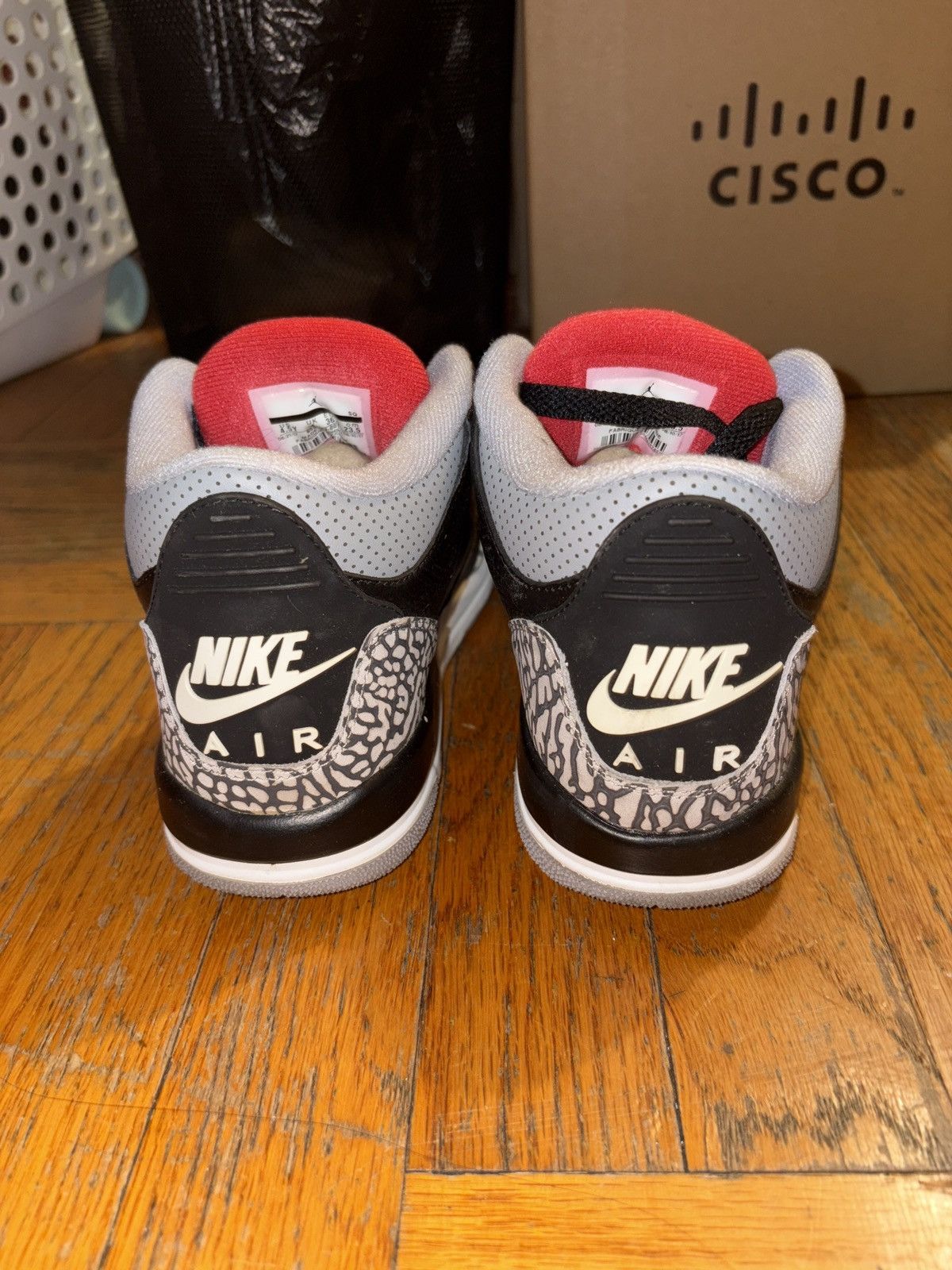 Jordan Brand Jordan Retro 3- Black Cement Gradeschool (GS) Size US 5 / EU 37 - 5 Thumbnail