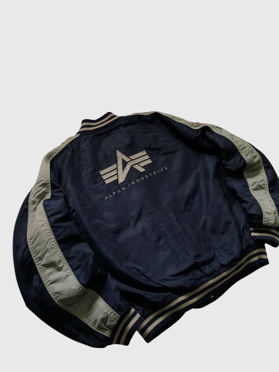ALPHA INDUSTRIES x BOMBER x VINTAGE