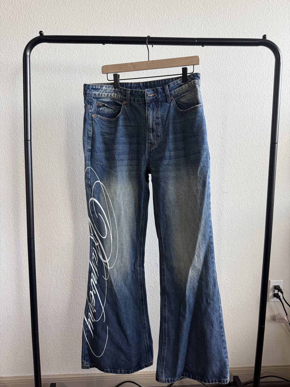 The GV Gallery SIZE MEDIUM GV Gallery Miley Cyrus FLARED JEANS RASPBERRY Size US 32 / EU 48 - 1 Thumbnail