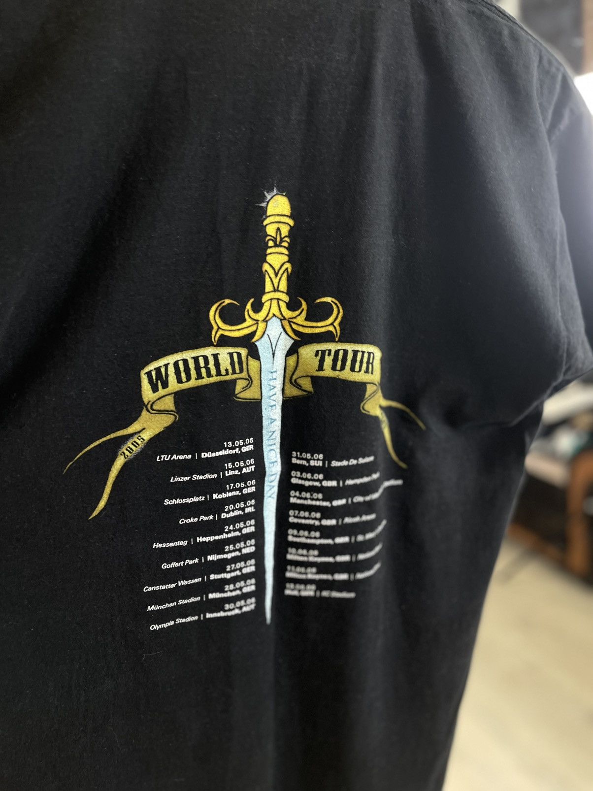 Fruit Of The Loom Vintage Bon Jovi 2005 Tour Tee • Iconic Smiler Graphic Size US M / EU 48-50 / 2 - 8 Thumbnail