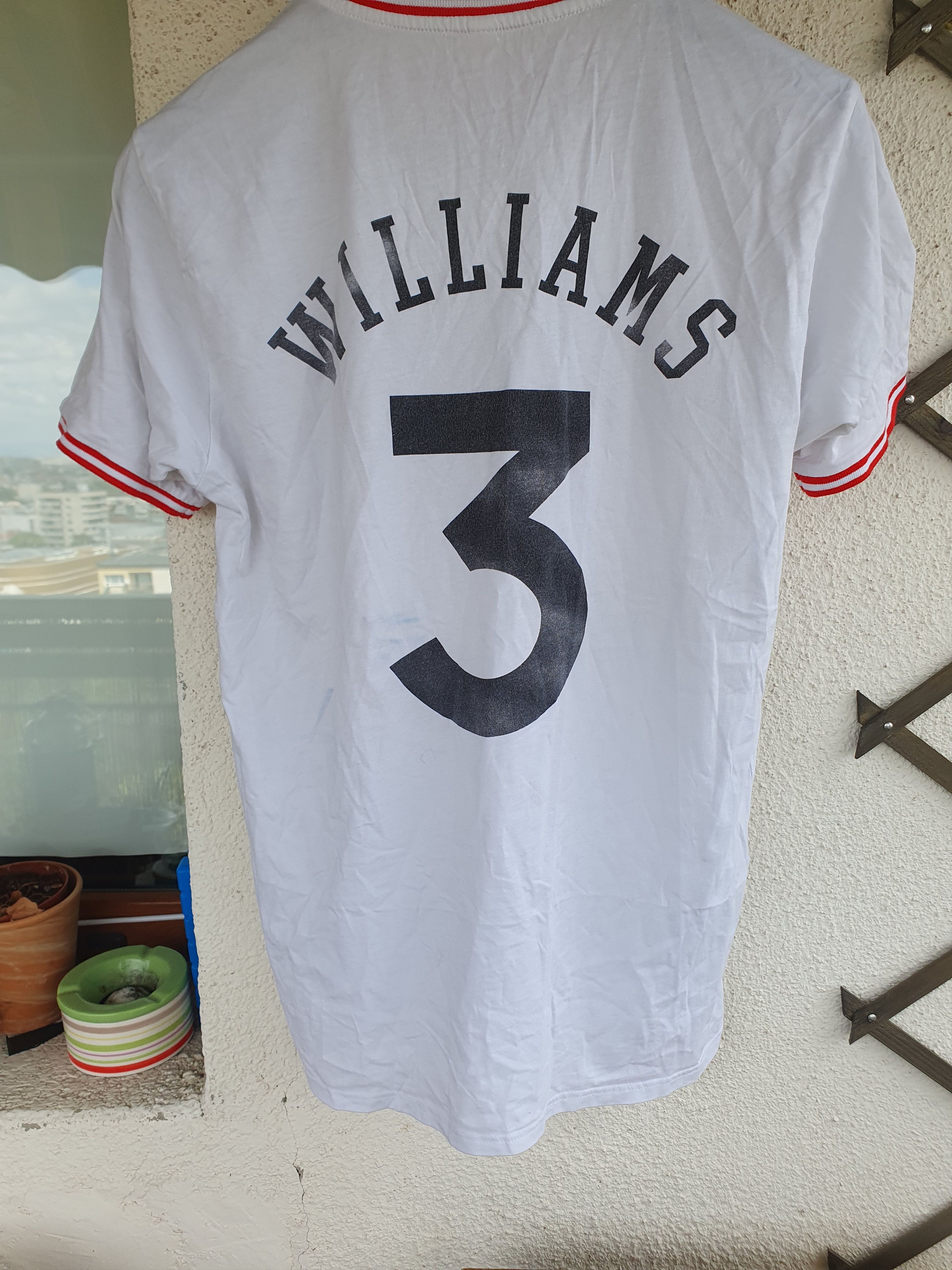 Band Tees Robbie Williams The Heavy Entertainment Show t-shirt #3 sz M Size US M / EU 48-50 / 2 - 2 Thumbnail