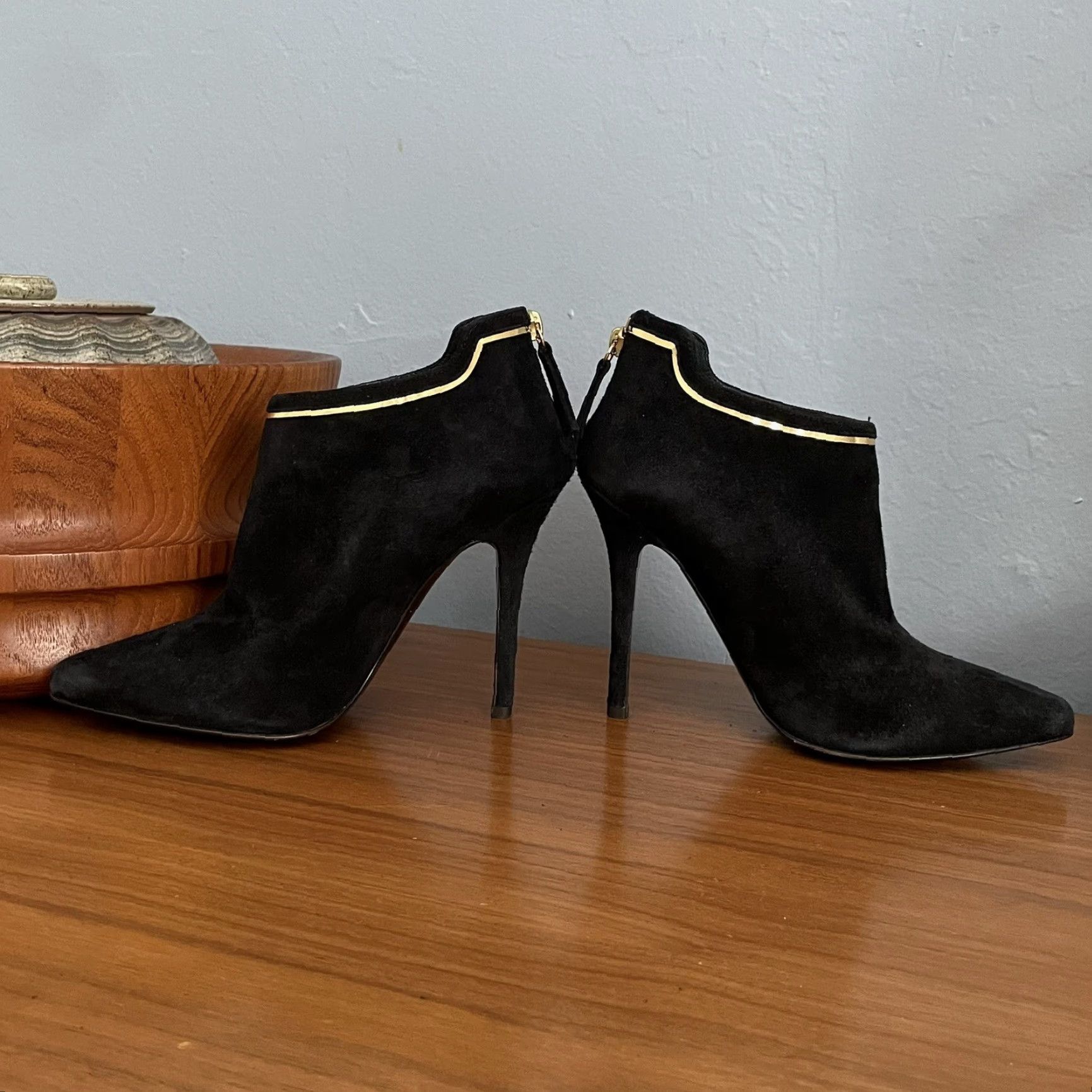 Giuseppe Zanotti VINTAGE Giuseppe Zanotti Black Suede Booties Stiletto Heel Gold Trim Ankle Zip 36 Size US 6 / IT 36 - 3 Thumbnail