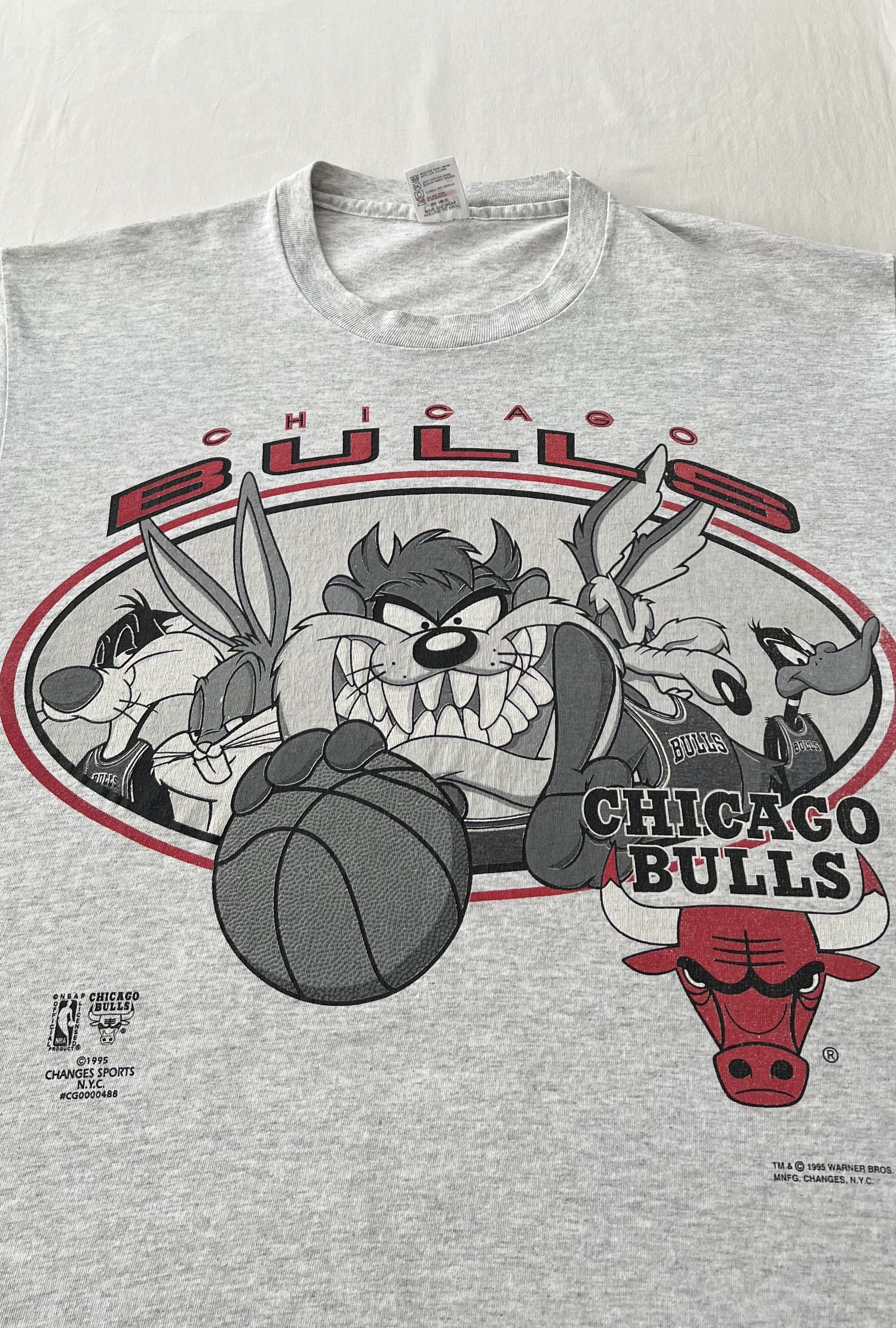 Warner Bros Vintage 1995 Chicago Bulls Warner Bros Taz NBA T-shirt Size US XL / EU 56 / 4 - 3 Thumbnail