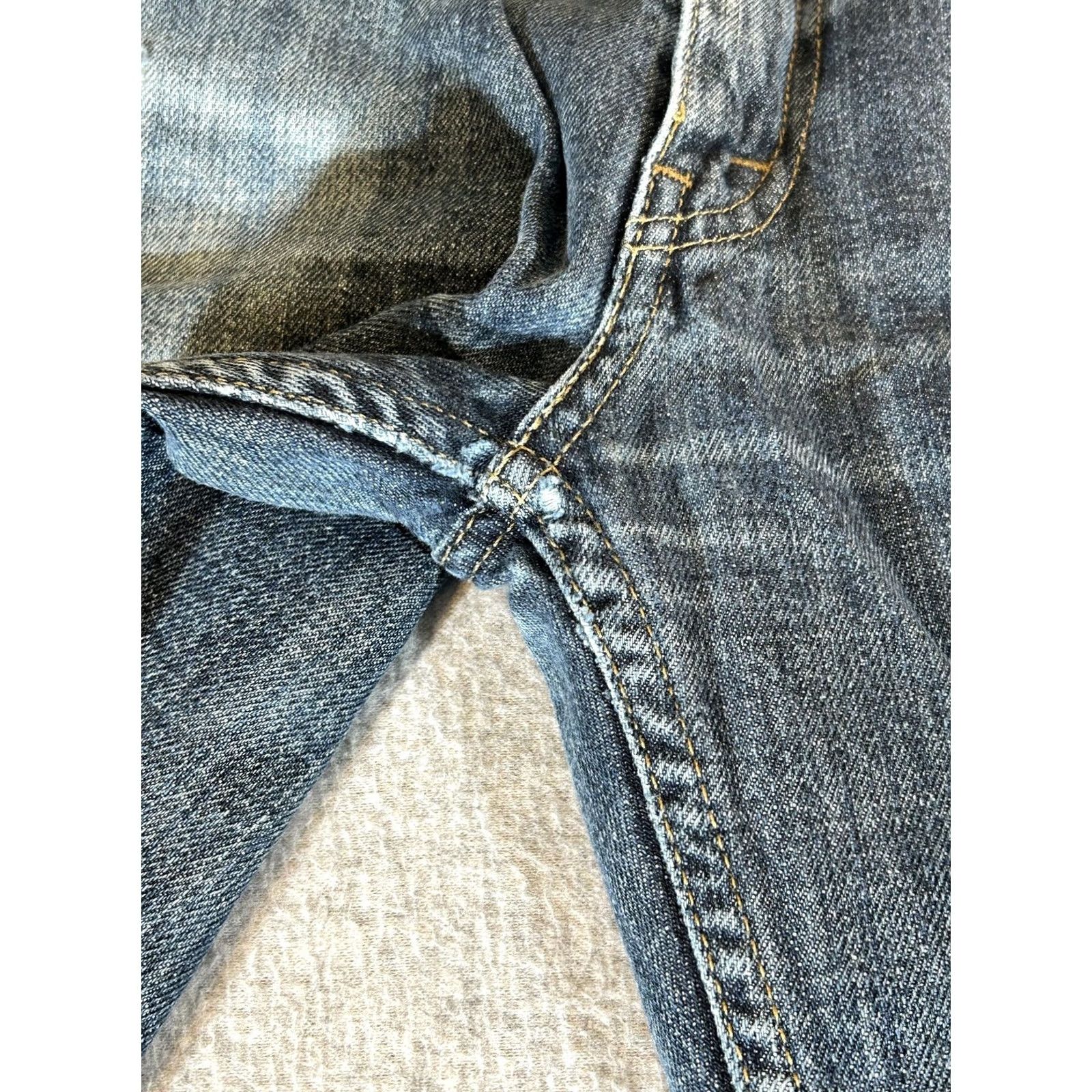 Levi's Levi's 514 Jeans Mens 32x32 Straight Regular Fit Medium Wash Blue Denim Distressed Pockets Regular Mens 32 Blue Size US 32 / EU 48 - 7 Thumbnail