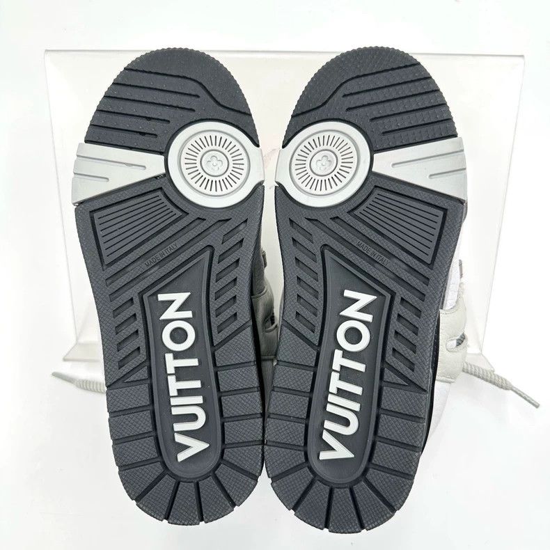 Louis Vuitton Louis Vuitton size 2.5 Black and Grey Bread Shoes Sports Sh Size US 6 / IT 36 - 7 Thumbnail