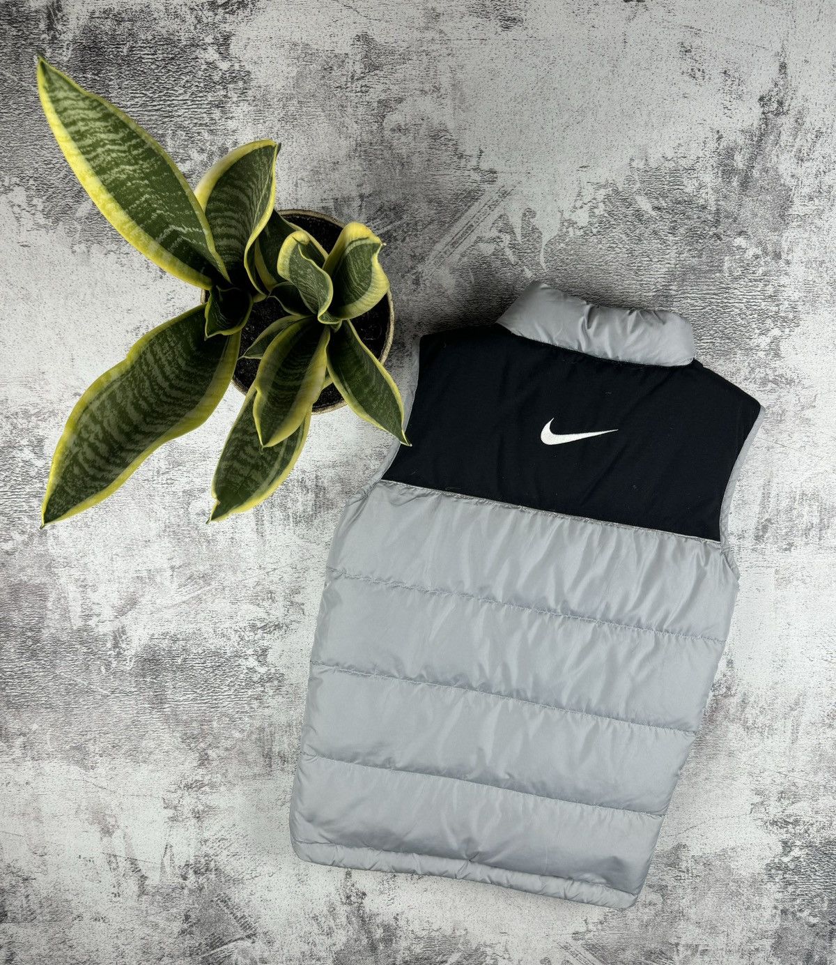 Nike Vintage 90S-OOS Rare Nike Streetwear Grey Swoosh Logo Vest Size US S / EU 44-46 / 1 - 21 Thumbnail