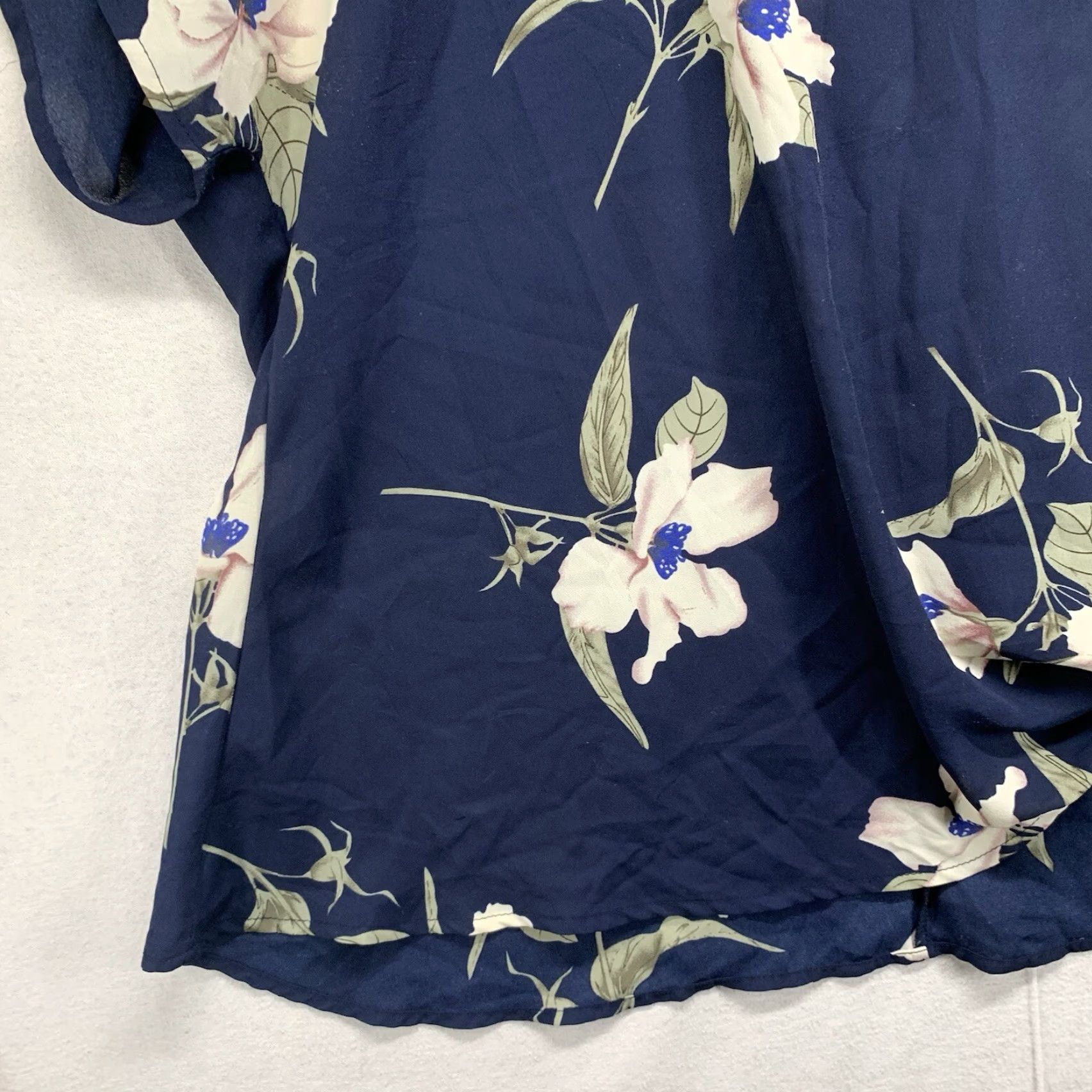 Vintage Women’s Blouse 2X Dark Blue Floral Tie Waist Sheer Lightweight Ivory Flowers Size XXL / US 16-18 / IT 52-54 - 5 Thumbnail