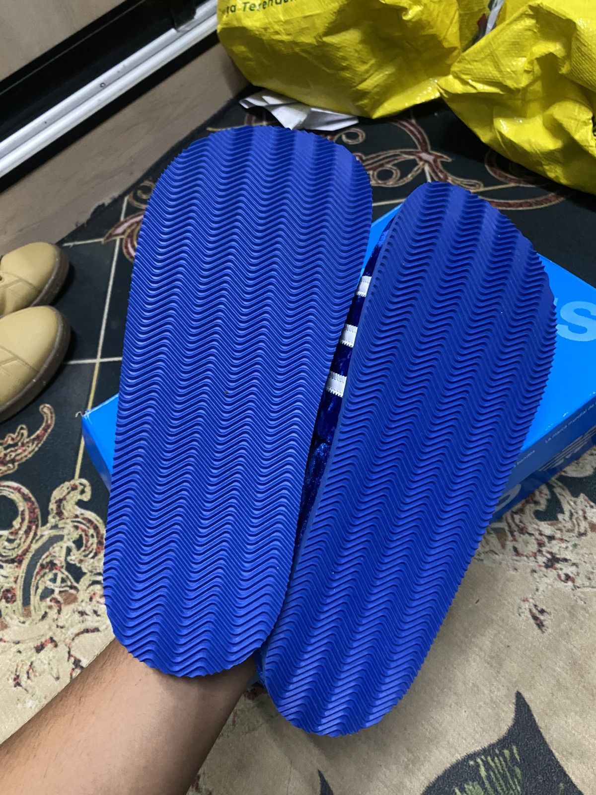 Adidas Adidas adimule slide blue velvet Size US 9 / EU 42 - 4 Thumbnail