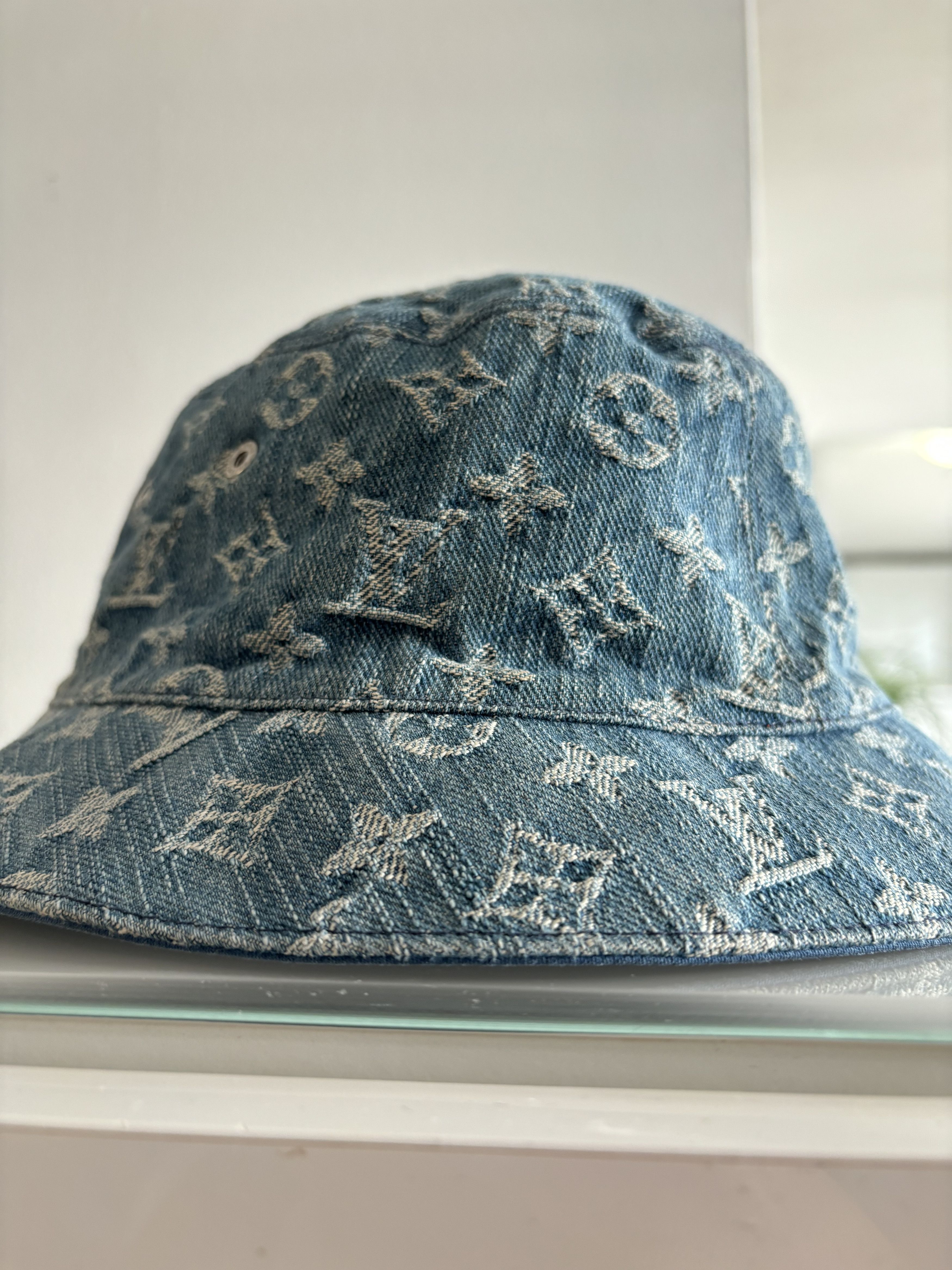 Louis Vuitton Louis Vuitton Monogram Reversible Bucket Hat Size ONE SIZE - 1 Thumbnail