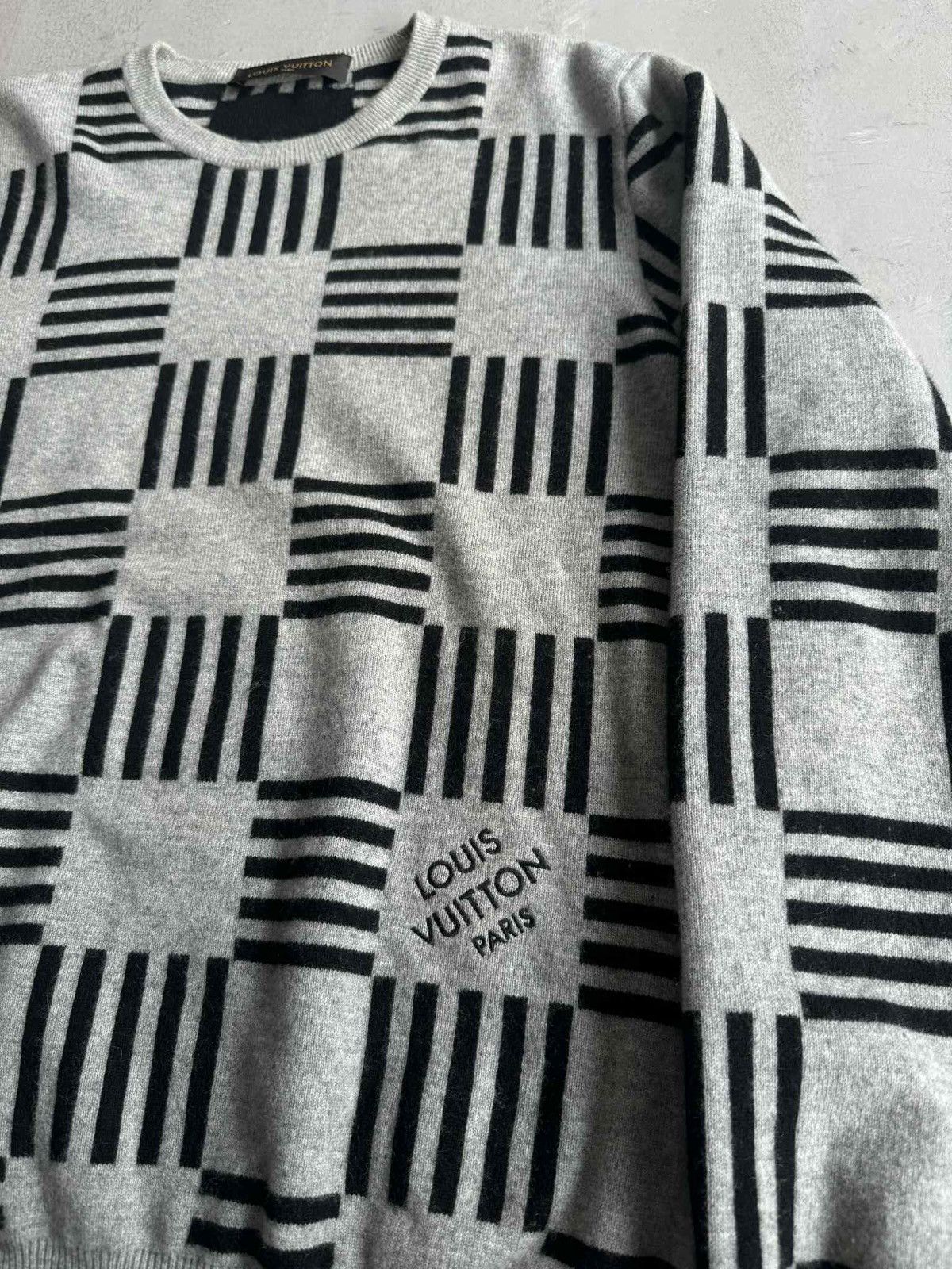 Louis Vuitton Louis Vuitton - Distorted Damier Crewneck Size US XL / EU 56 / 4 - 7 Thumbnail