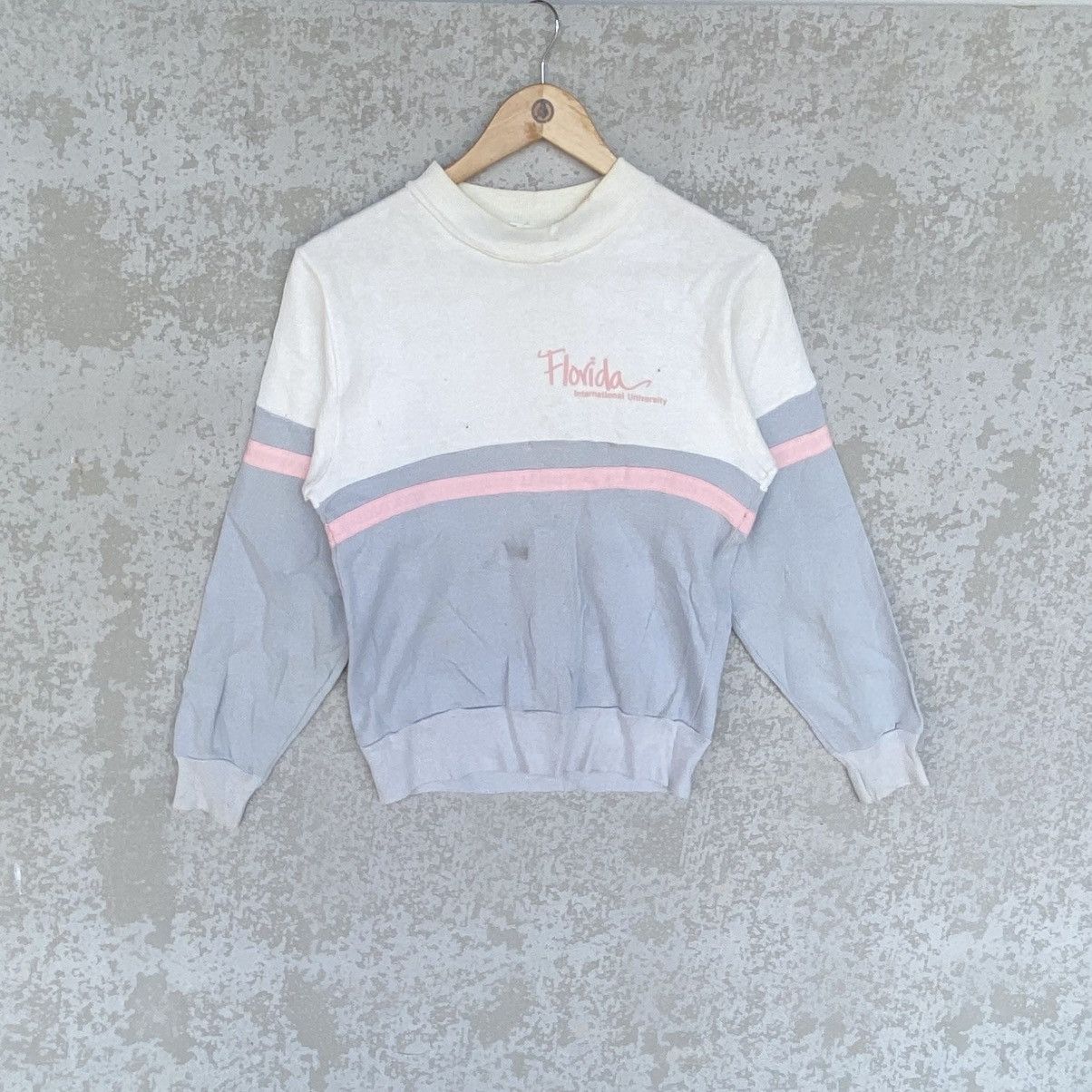Other Vintage Velva Sheen Small Embroidered Sweatshirt White/Blue Size US L / EU 52-54 / 3 - 1 Thumbnail