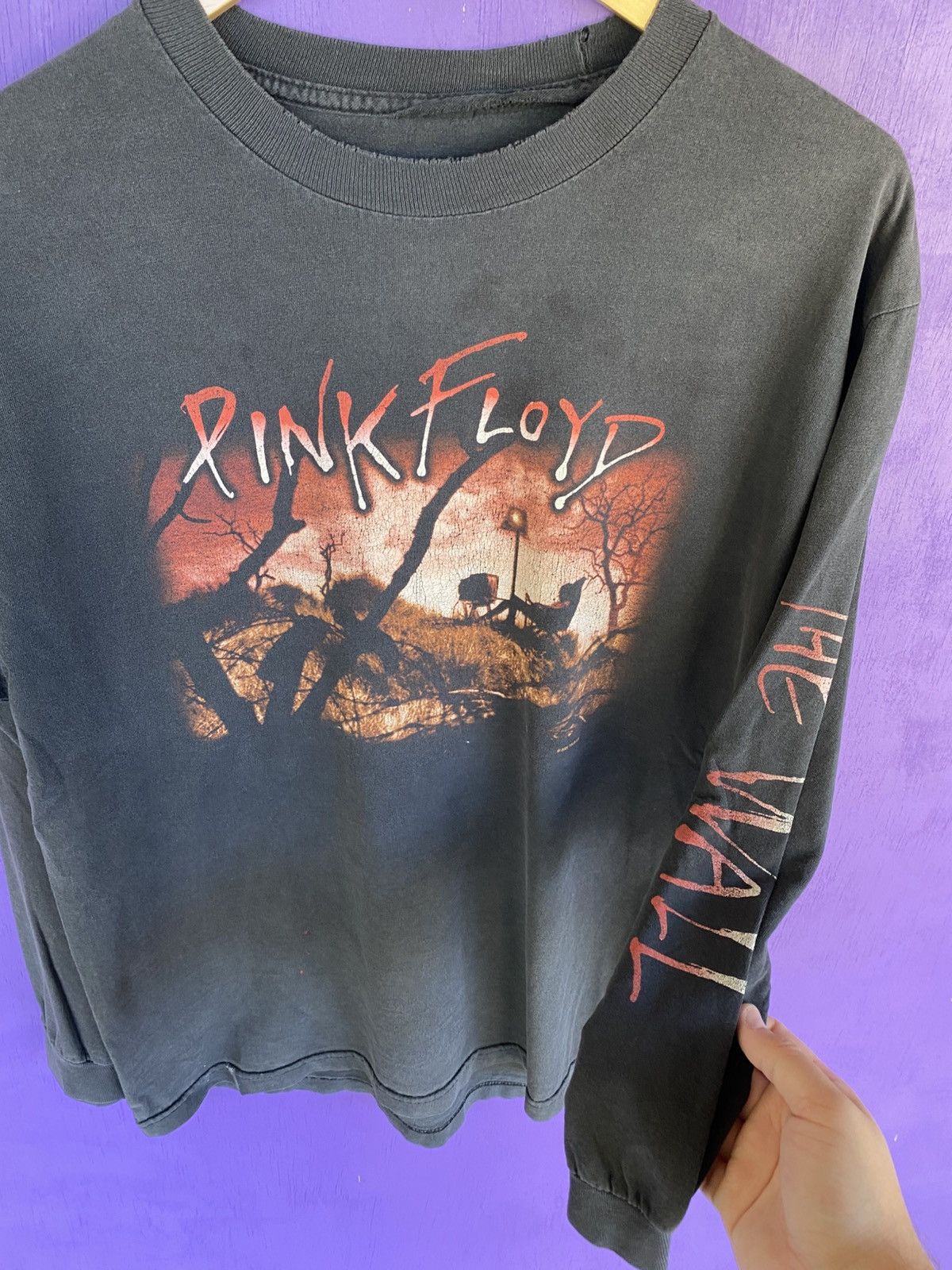 Band Tees Vintage early 00s Pink floyd the wall faded long-sleeve Size US L / EU 52-54 / 3 - 3 Thumbnail