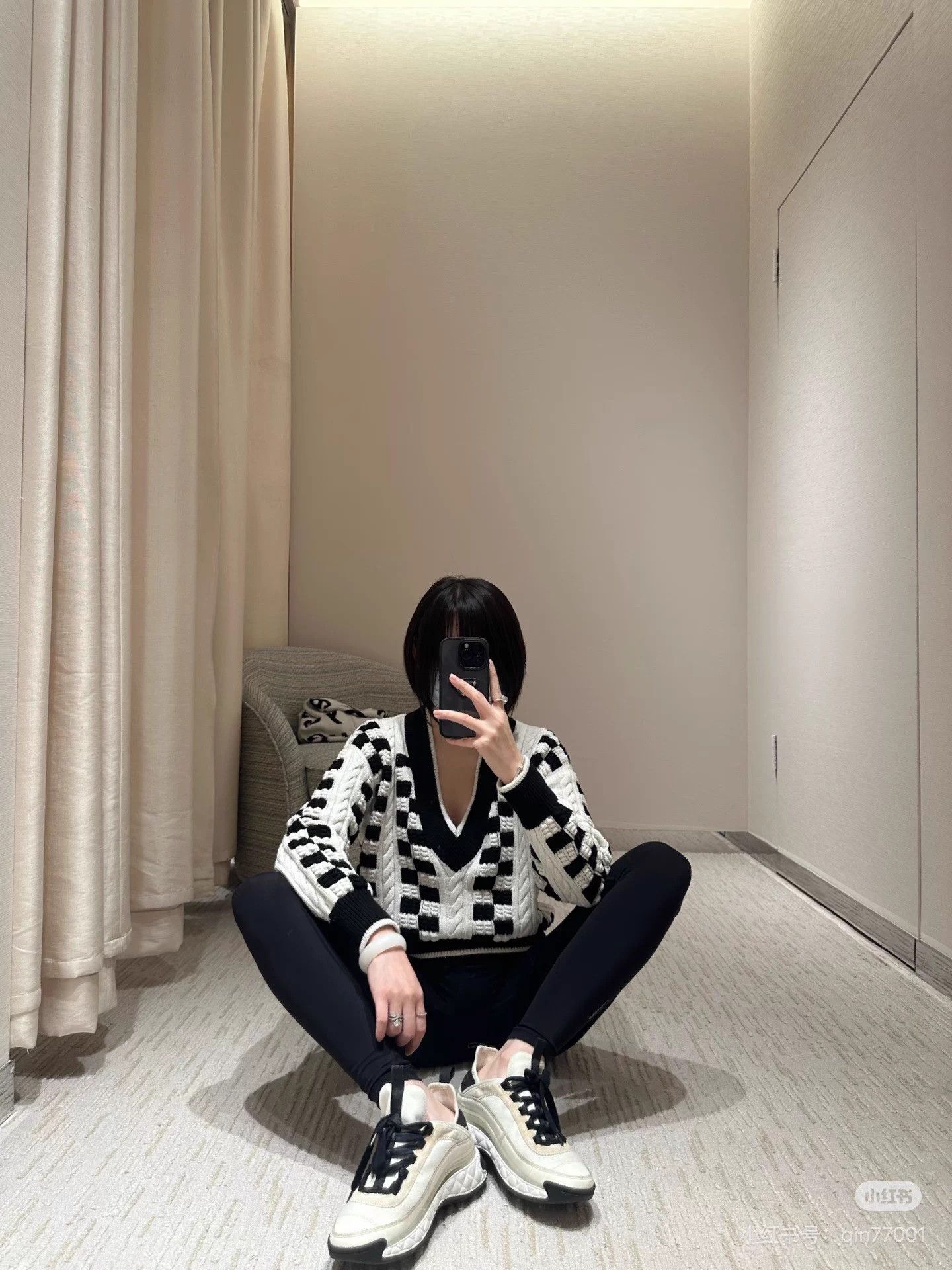 Chanel Chanel 23C B&W V-neck Mosaic Racing Check Pullover 36 Size XS / US 0-2 / IT 36-38 - 7 Thumbnail