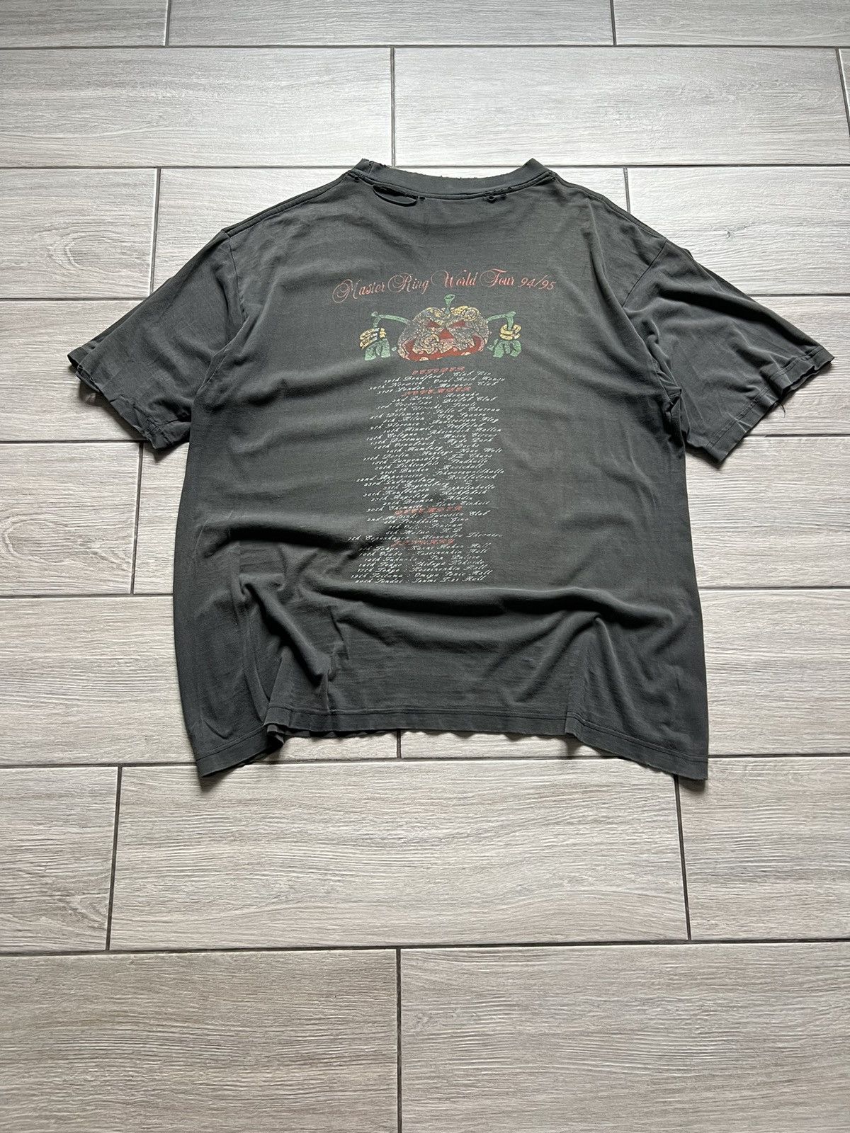 Band Tees HELLOWEEN Vintage T-shirt Master Ring World Tour 94/95 LIVE Size US M / EU 48-50 / 2 - 19 Thumbnail