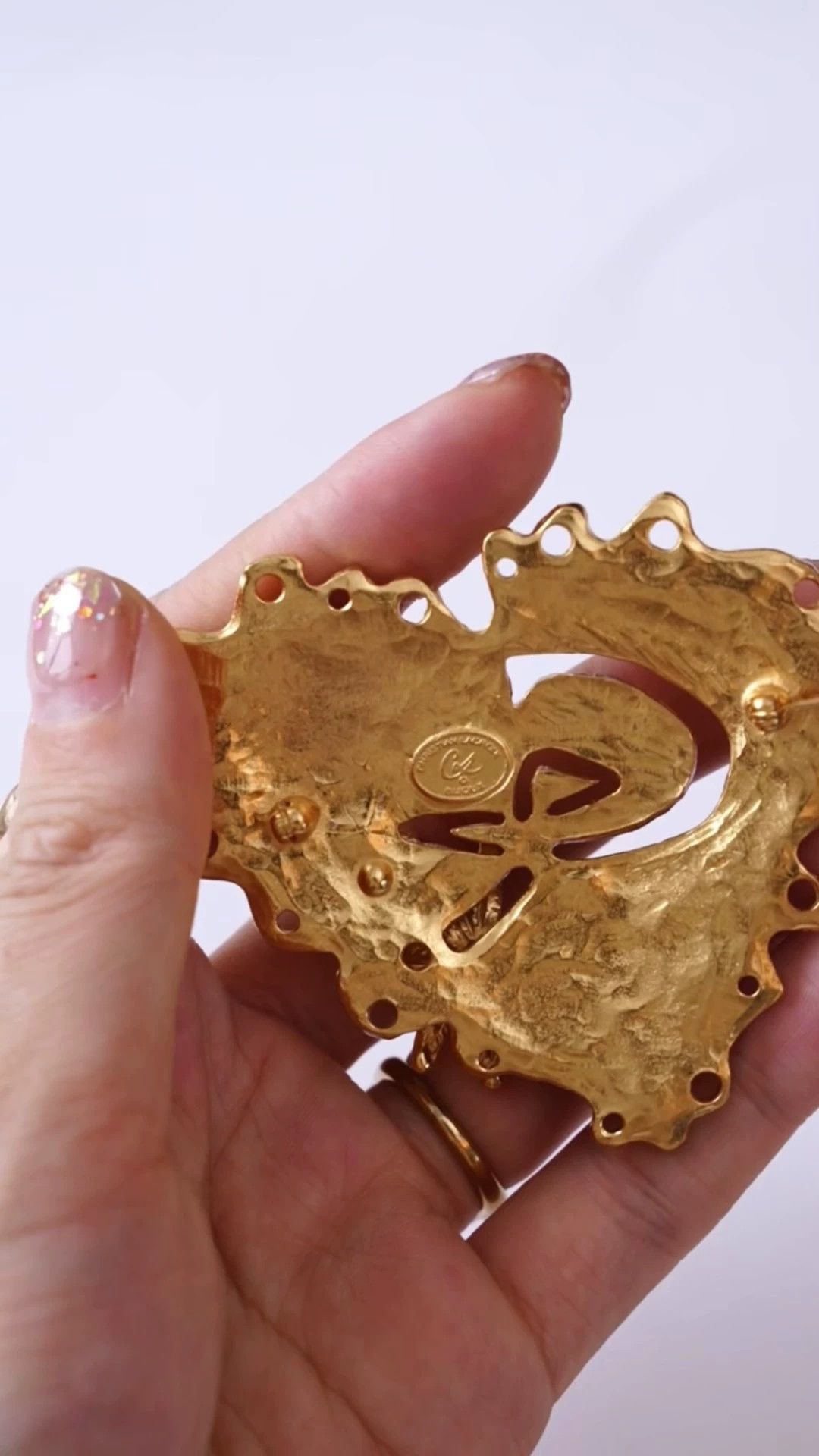 Christian Lacroix Christian Lacroix Gold Lace Heart Brooch Logo Swinging Size ONE SIZE - 5 Thumbnail