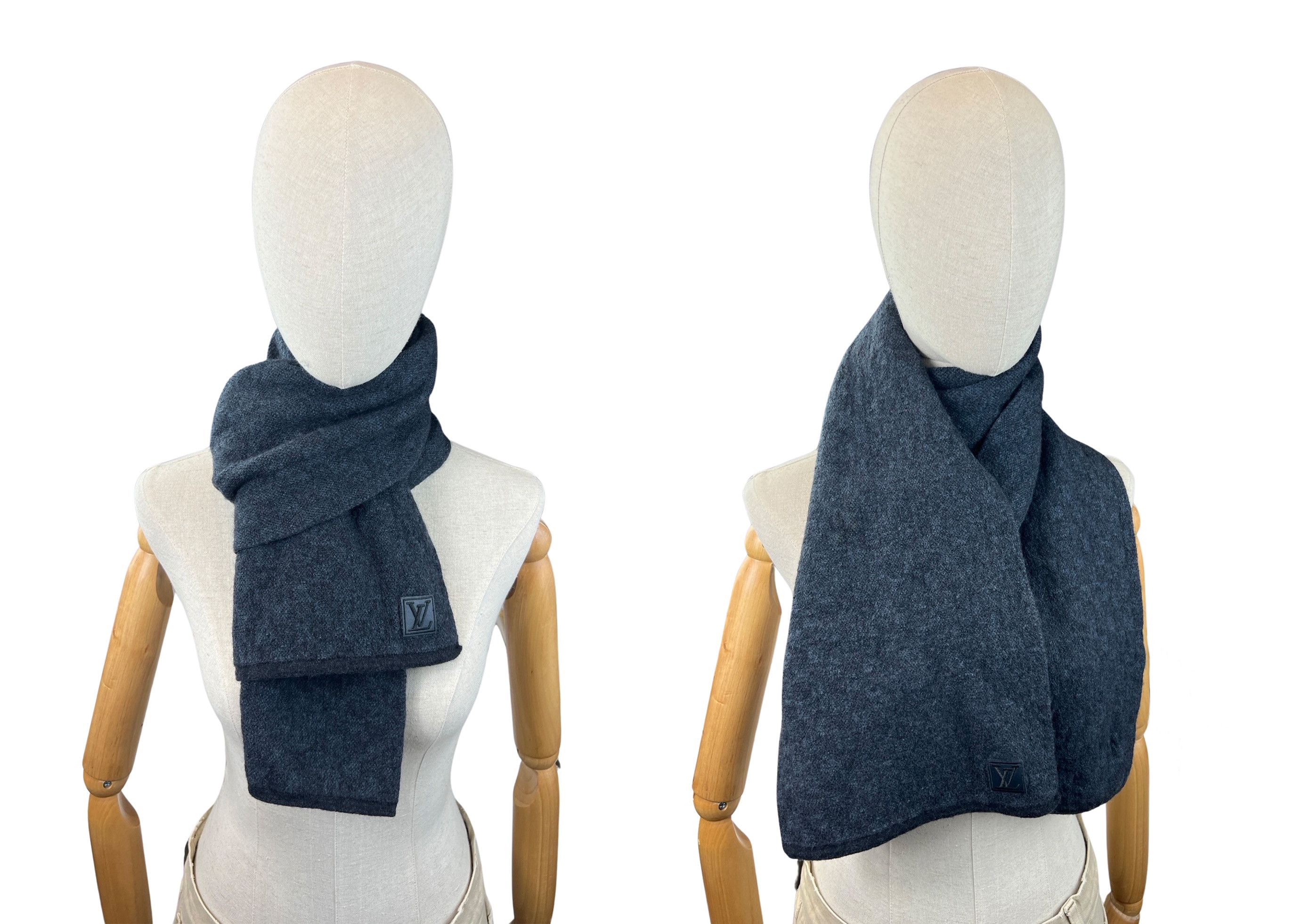 Louis Vuitton Louis Vuitton M70030 Damier Cobalt LV Logo Wool Scarf Size ONE SIZE - 2 Thumbnail