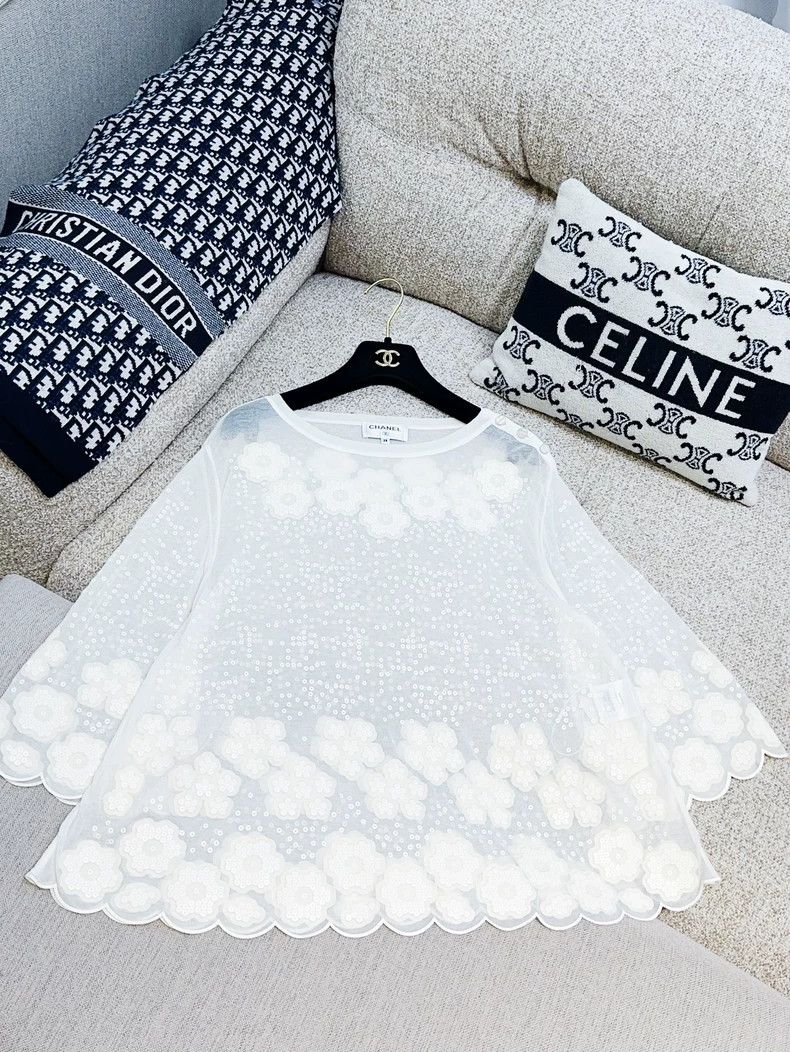 Chanel Chanel 17P white camellia sequin embroidered lace blouse l Size XS / US 0-2 / IT 36-38 - 1 Thumbnail