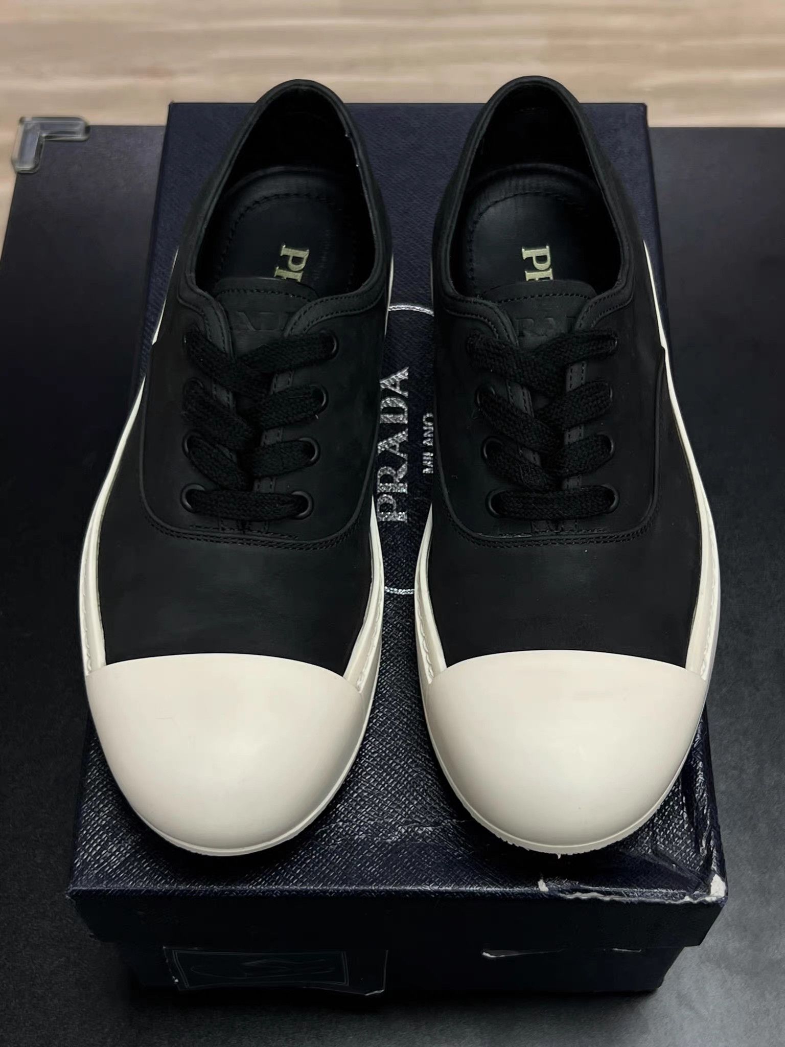 Prada PRADA Downtown Low-Top Leather Sneakers K15 Size US 6 / EU 39 - 3 Thumbnail