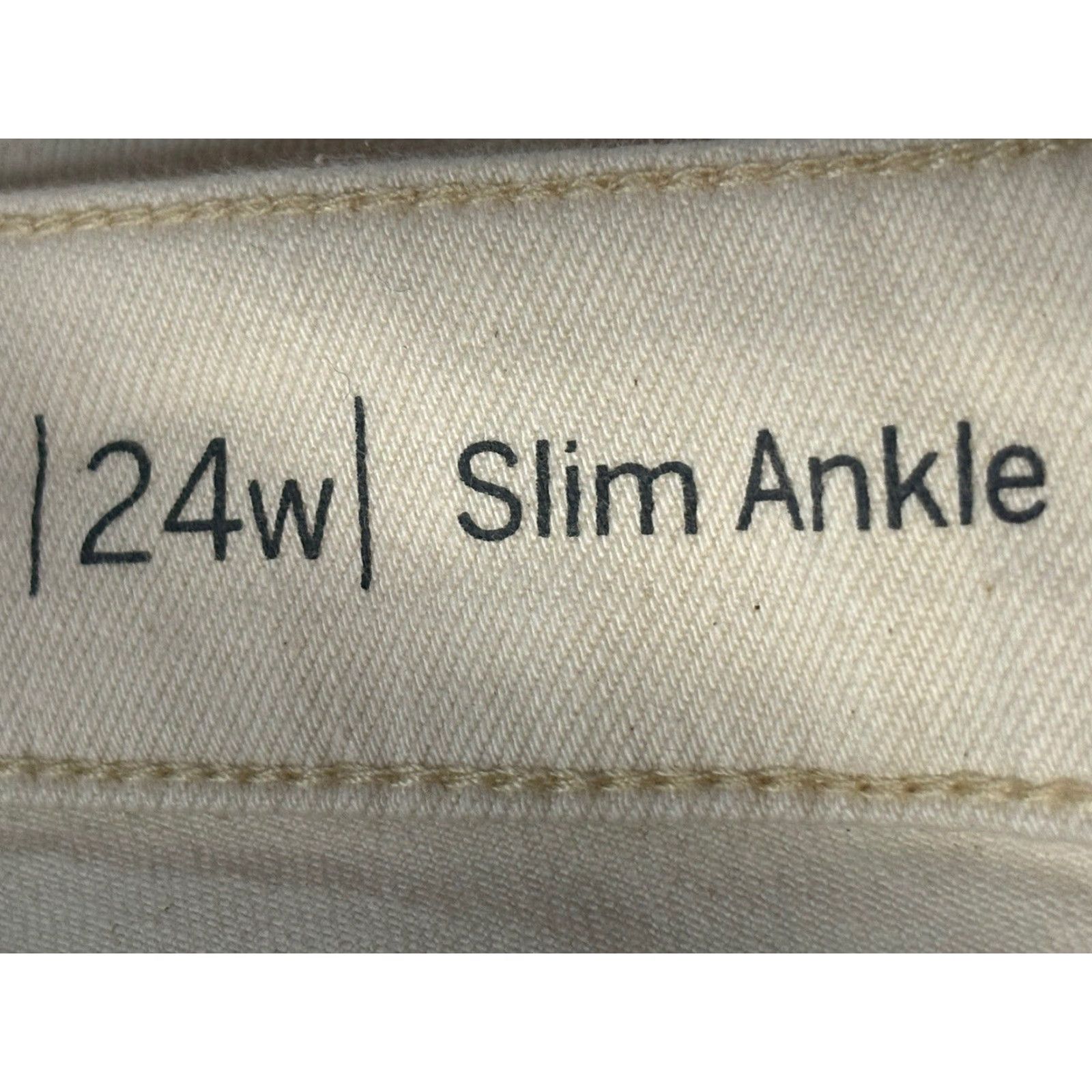 Talbots VINTAGE? No, Talbots Slim Ankle Jeans 24W Plus Eggshell Denim Jeans Women Slim Ankle 24W Ivory Women’s Plus Size Jeans Size 42" / US 20 - 7 Thumbnail