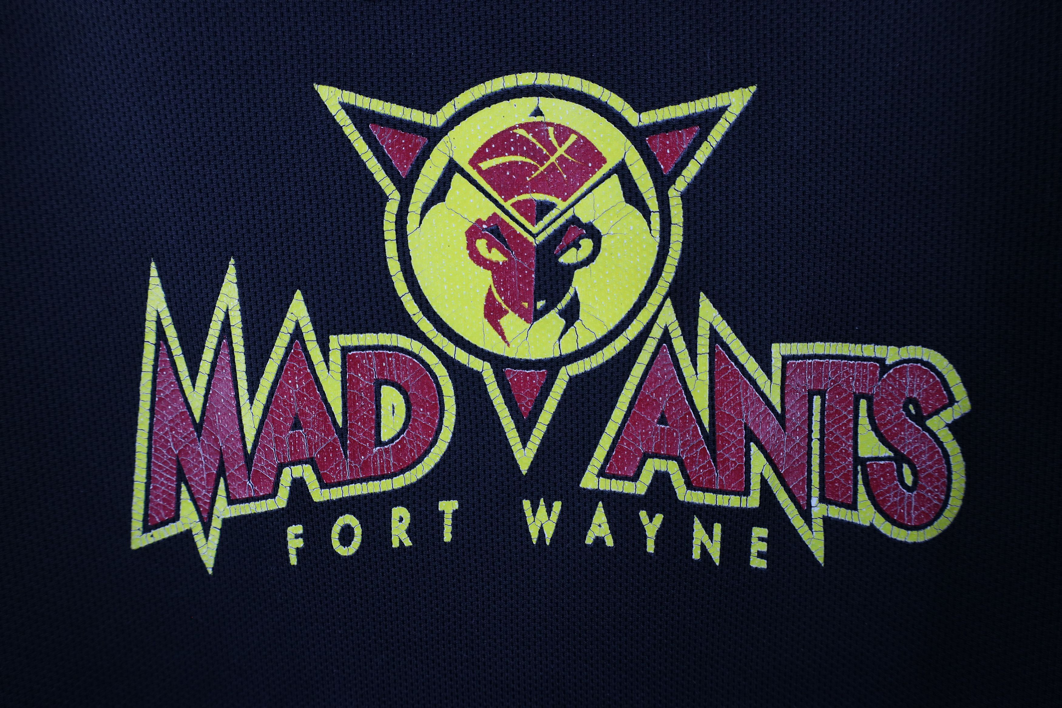 Adidas × Vintage Vintage Adidas Fort Wayne Mad Ants Basketball Hoodie Black Size US XL / EU 56 / 4 - 12 Thumbnail