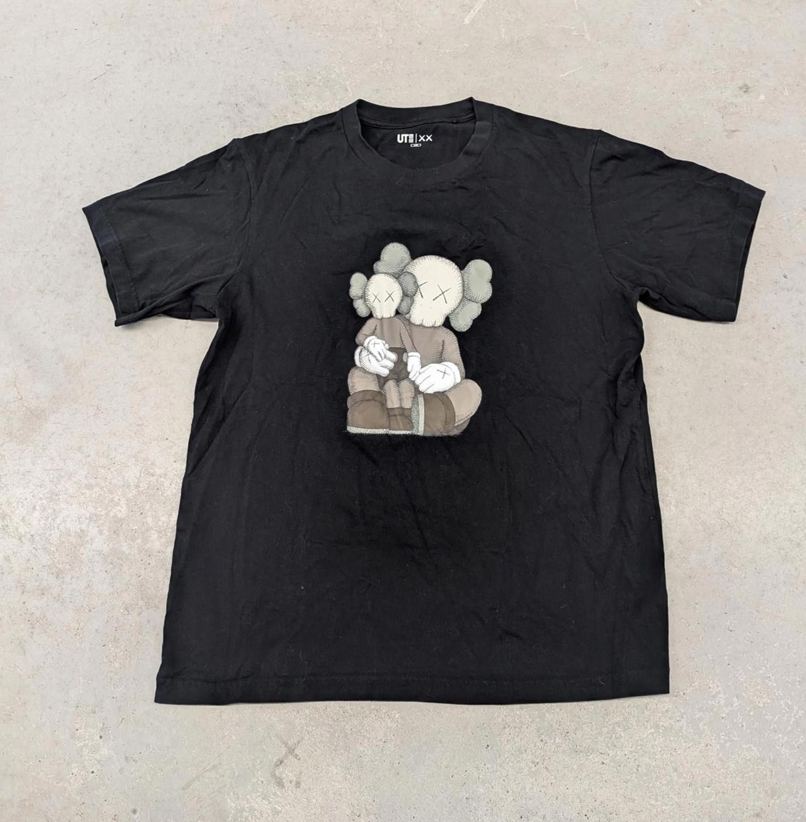 Kaws Kaws x Uniqlo Black t-shirt Size US L / EU 52-54 / 3 - 1 Thumbnail