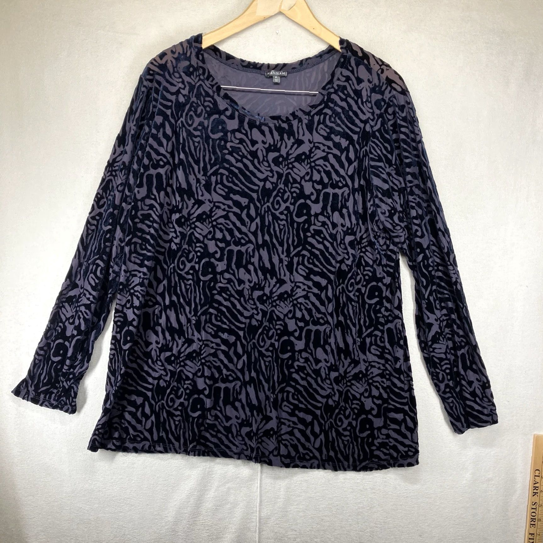 Vintage HANNAH Women's Black Velvet Deep Purple Top XL Tunic Blouse Long Sleeve Round Neck Fairy Gothic Casual Size XL / US 12-14 / IT 48-50 - 2 Thumbnail