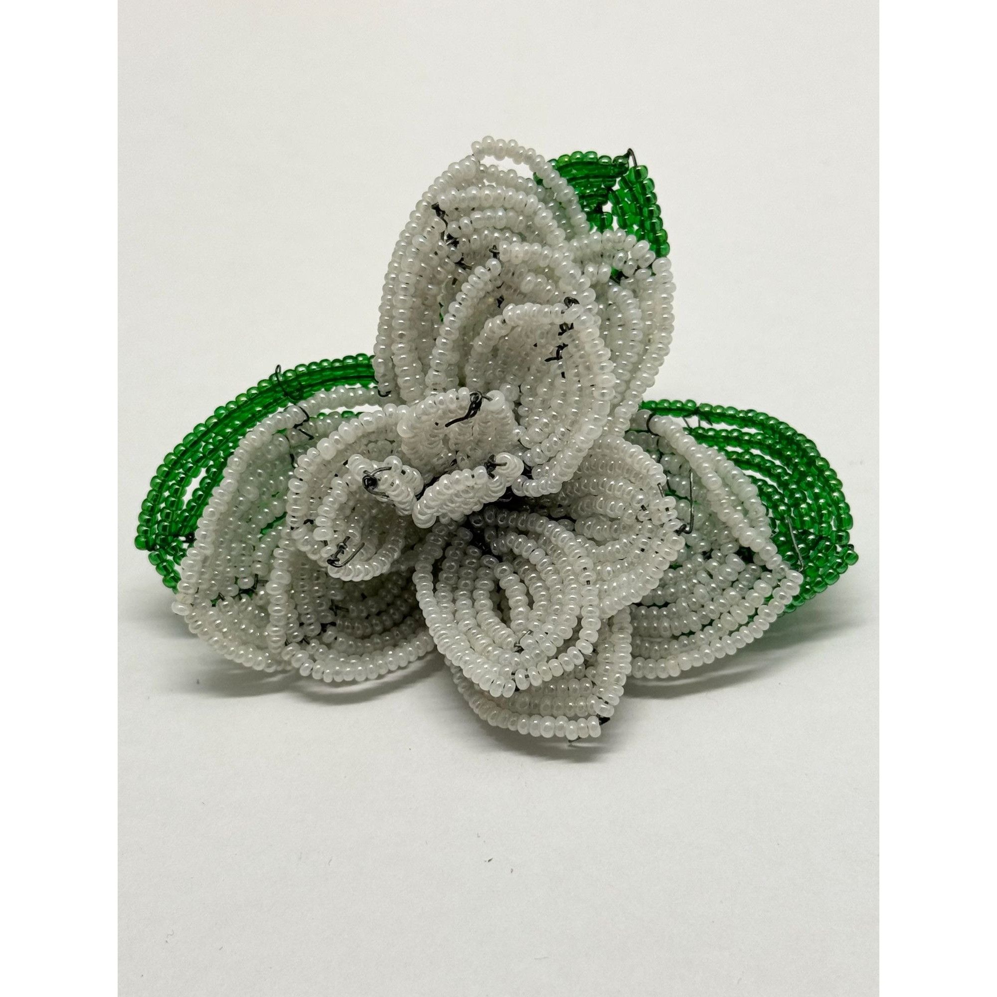 Vintage Vintage estate hand beaded white flower brooch pin Size ONE SIZE - 4 Thumbnail