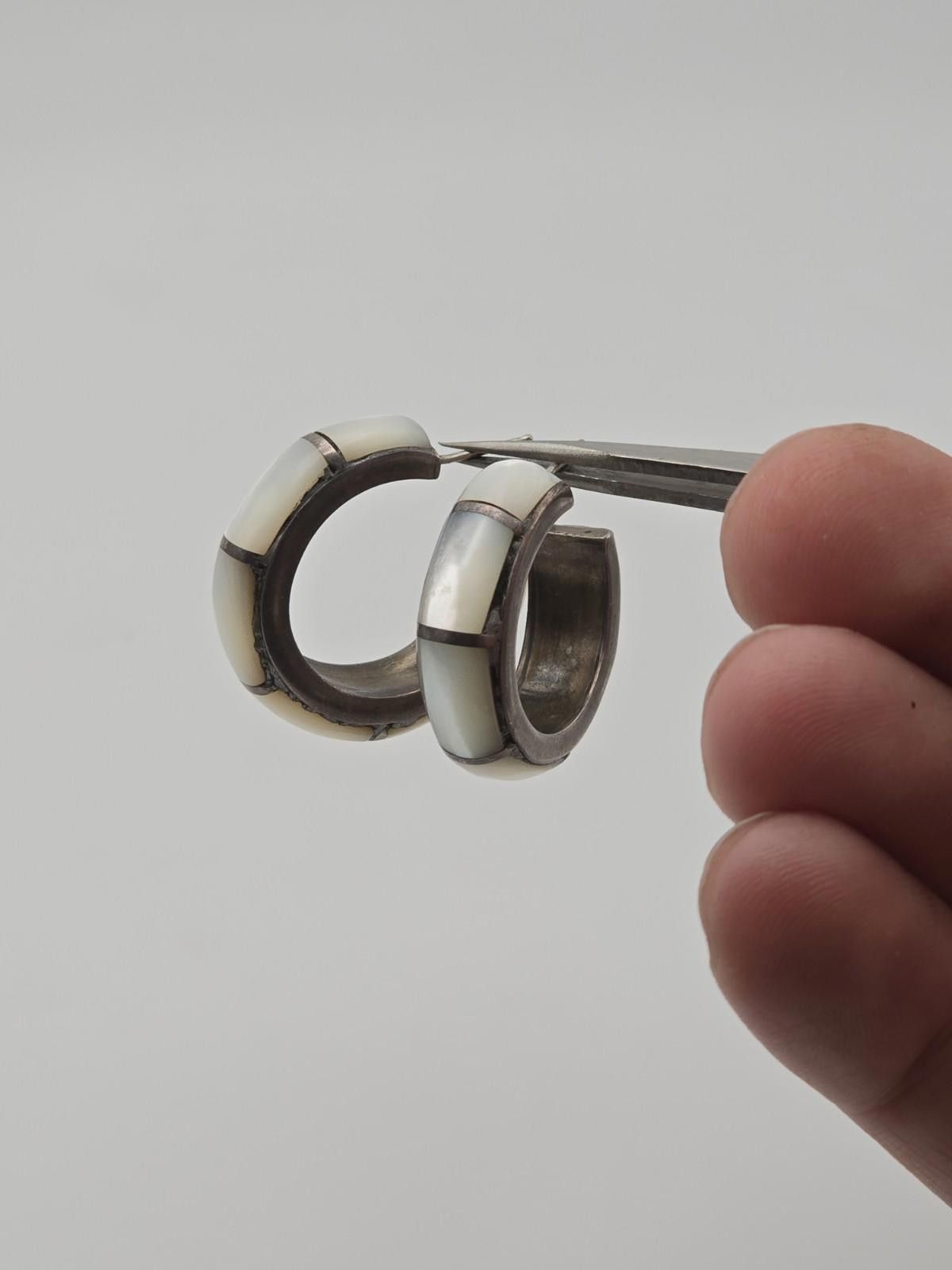 The Unbranded Brand Vintage Silver Mother-of-Pearl Inlay Half-Hoop Earrings Size ONE SIZE - 4 Thumbnail