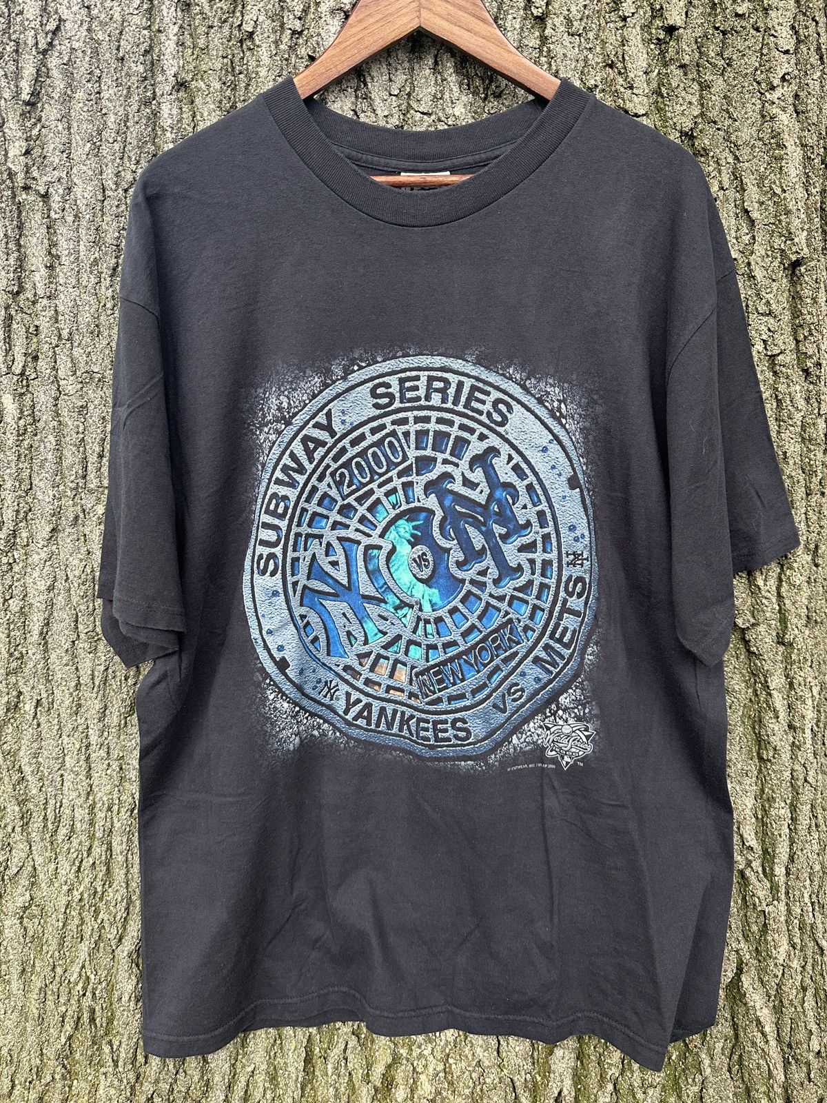 MLB × New York Yankees × Vintage Vintage Subway Series NYC Yankees & Mets Lee 2000 T Shirt Size US XL / EU 56 / 4 - 1 Thumbnail