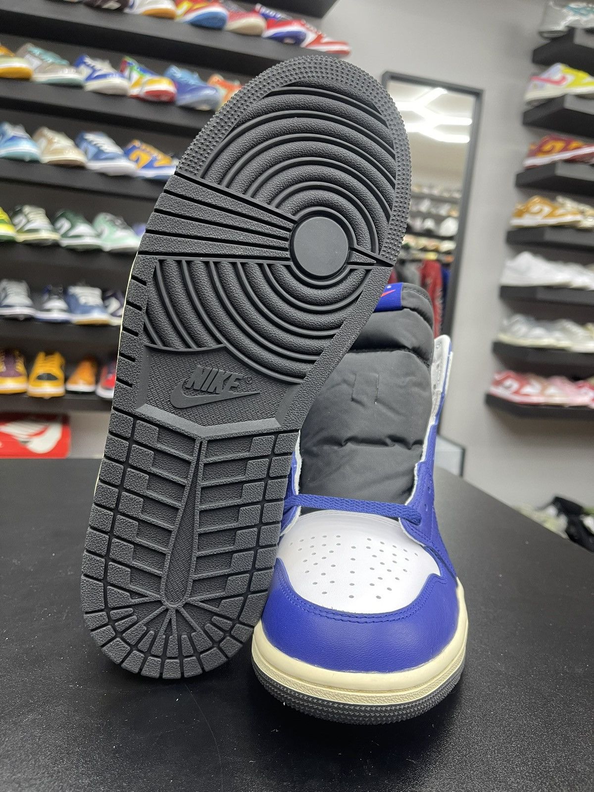 Jordan Brand Size 9.5 - Jordan 1 Retro High Rare Air Size US 9.5 / EU 42-43 - 9 Thumbnail