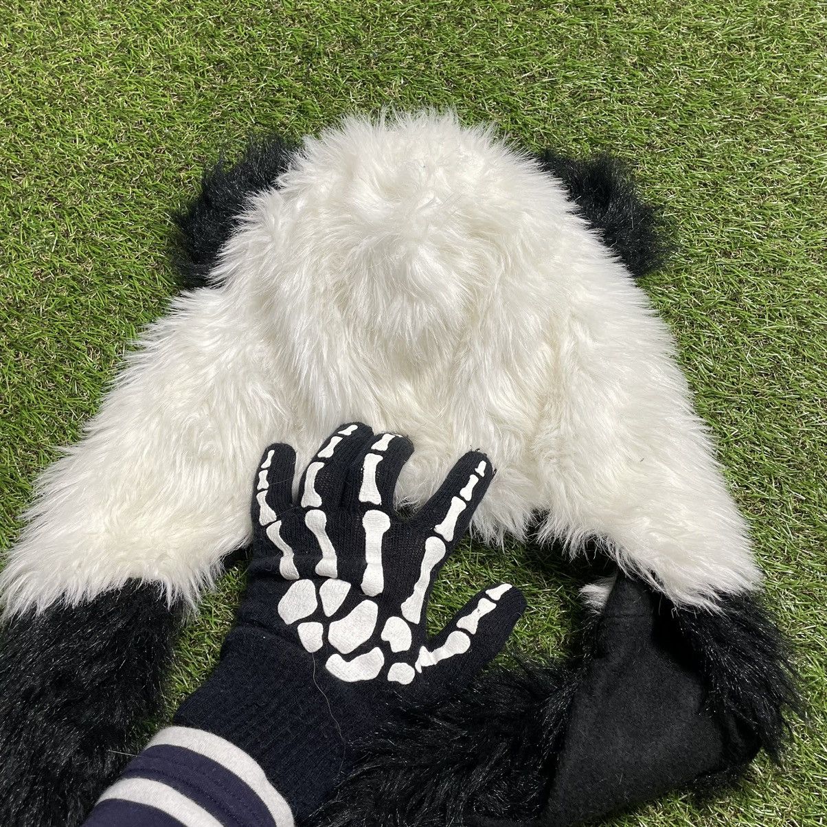 Vintage Vintage Y2K Fuzzy Skeleton Hand Beanie Alt Punk Streetwear O Size ONE SIZE - 6 Thumbnail