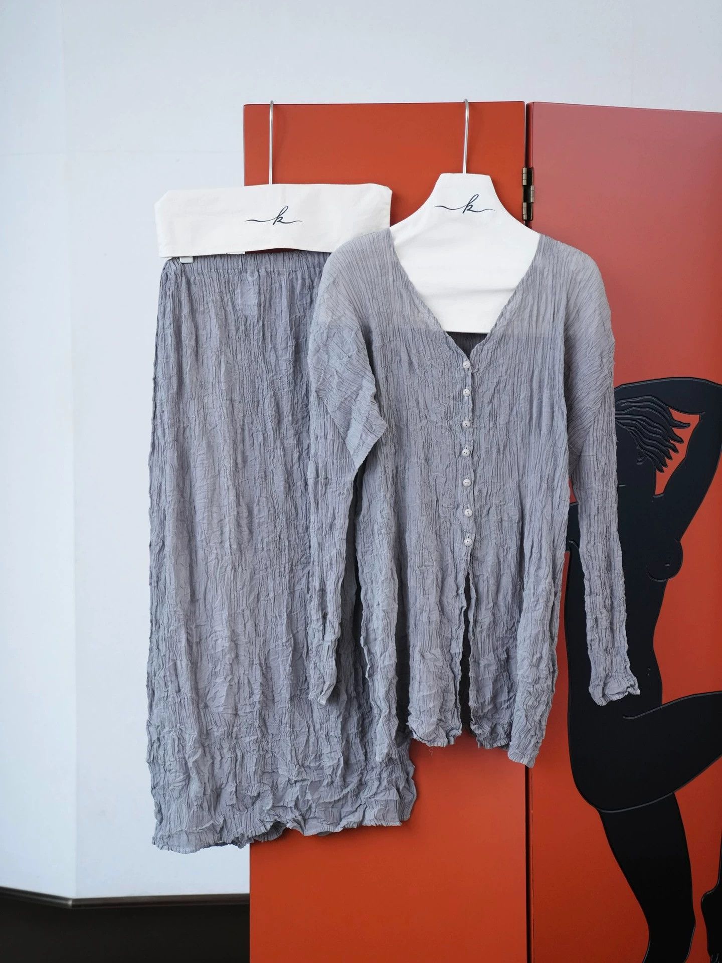 Issey Miyake Issey Miyake 1990s Silk Pleated Charcoal Gray Top & Skirt Size M / US 6-8 / IT 42-44 - 2 Thumbnail