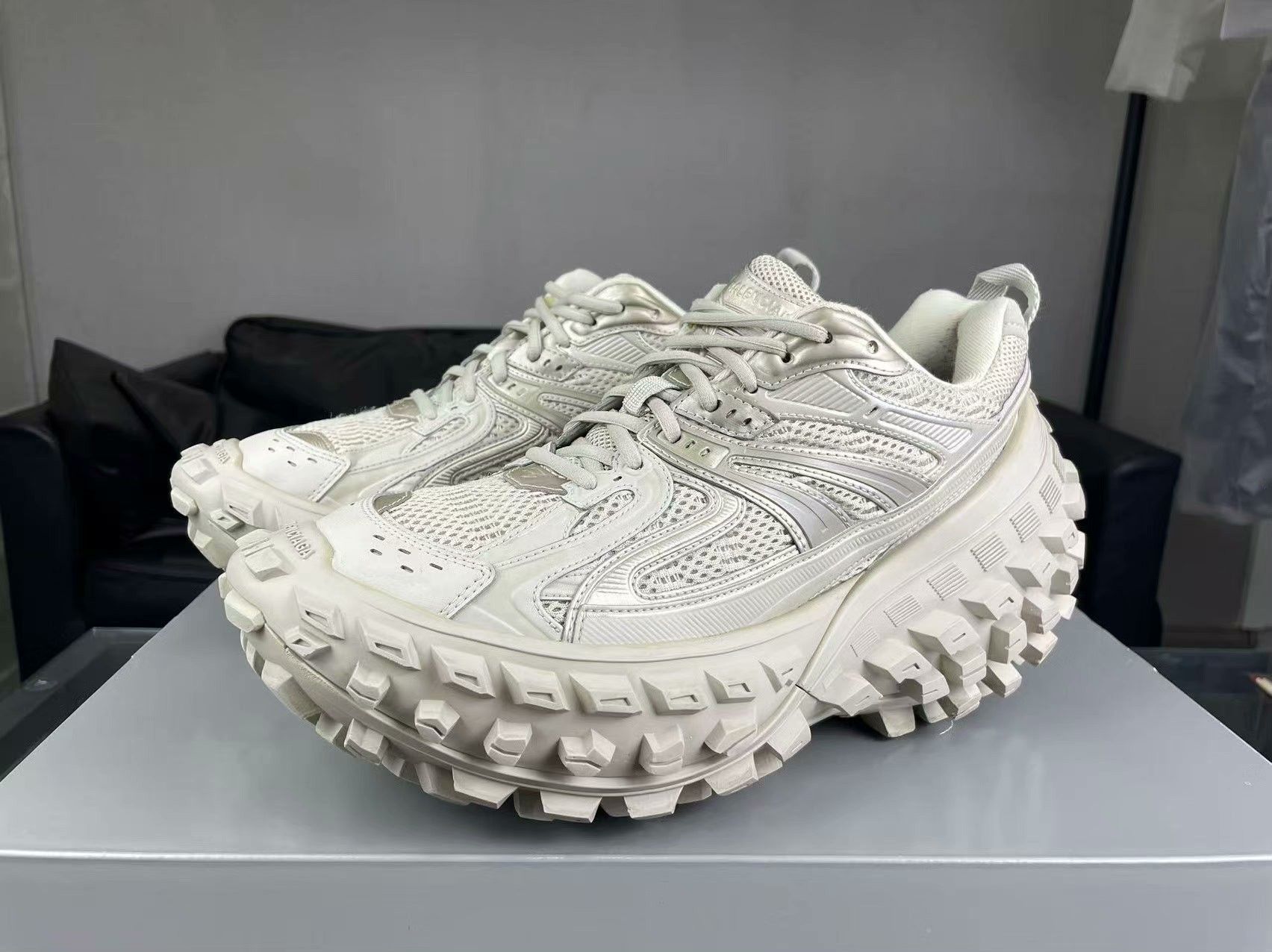 Balenciaga Balenciaga Brown Lowtop Sneakers 8.5 Men Size US 8.5 / EU 41-42 - 1 Thumbnail