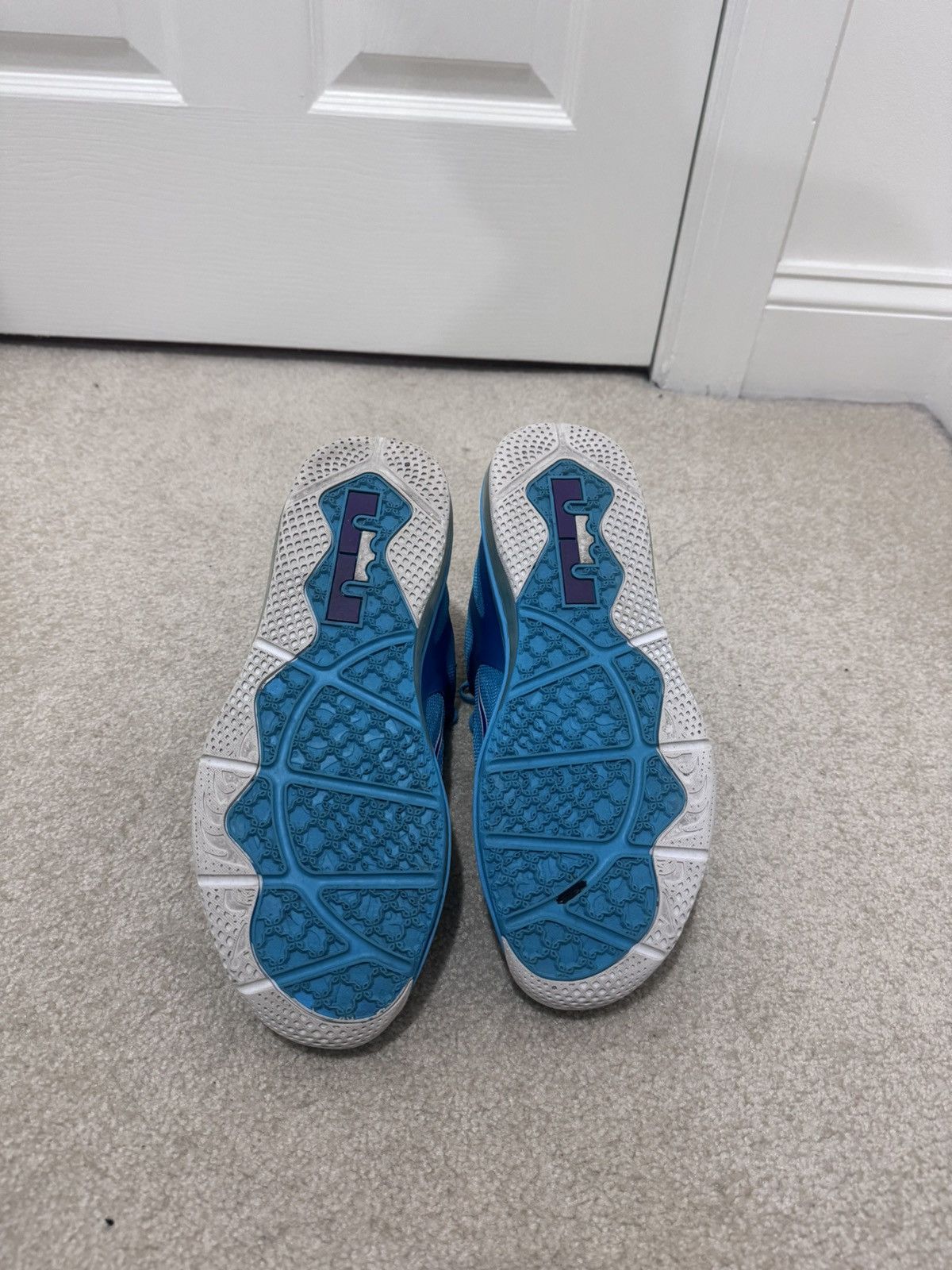 Nike Lebron 9 Low Summit Lake Hornets Size US 12 / EU 45 - 6 Thumbnail