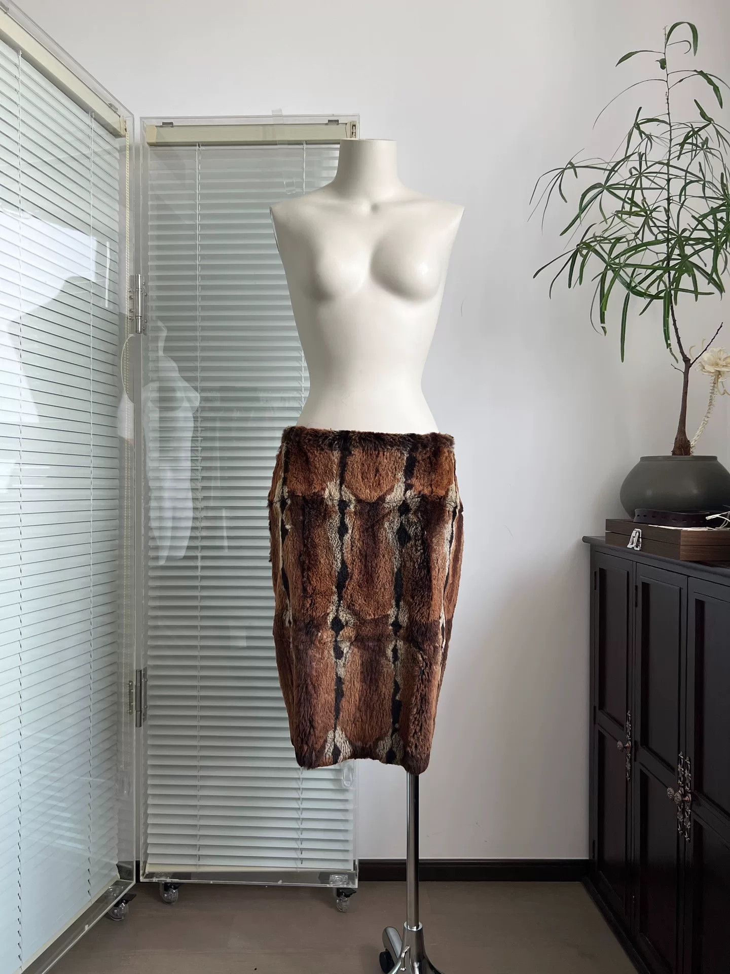 MAX&Co. MAX&CO Vintage Rex Rabbit Fur Y2K Skirt Size 42" / US 20 - 1 Thumbnail