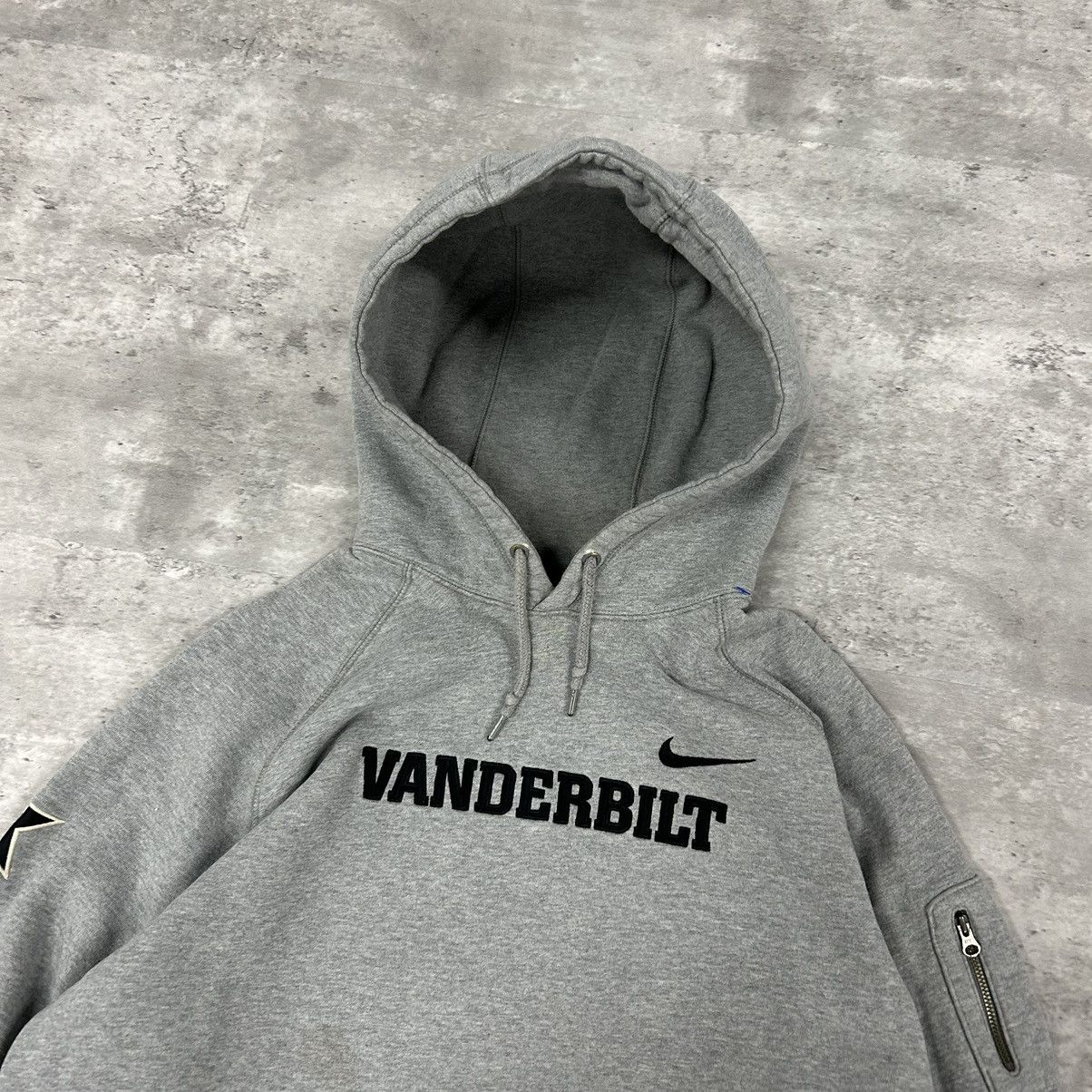 Nike essential Nike Vanderbilt hoodie sweatshirt sz xl Size US XL / EU 56 / 4 - 2 Thumbnail