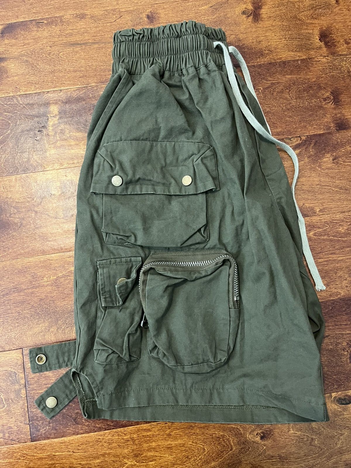 Other Olive Multi Cargo Shorts (Size medium) Size US 32 / EU 48 - 6 Thumbnail